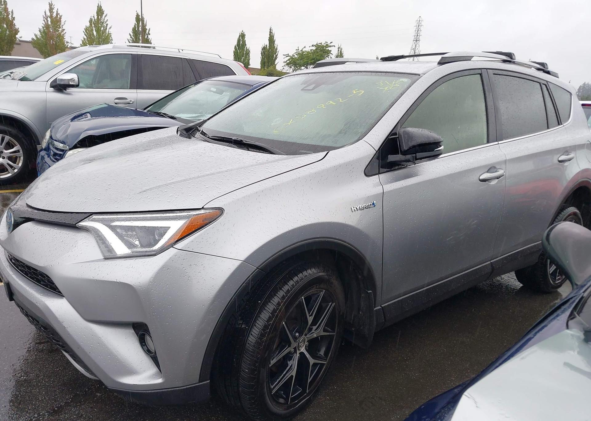2018 TOYOTA RAV4 HV SE