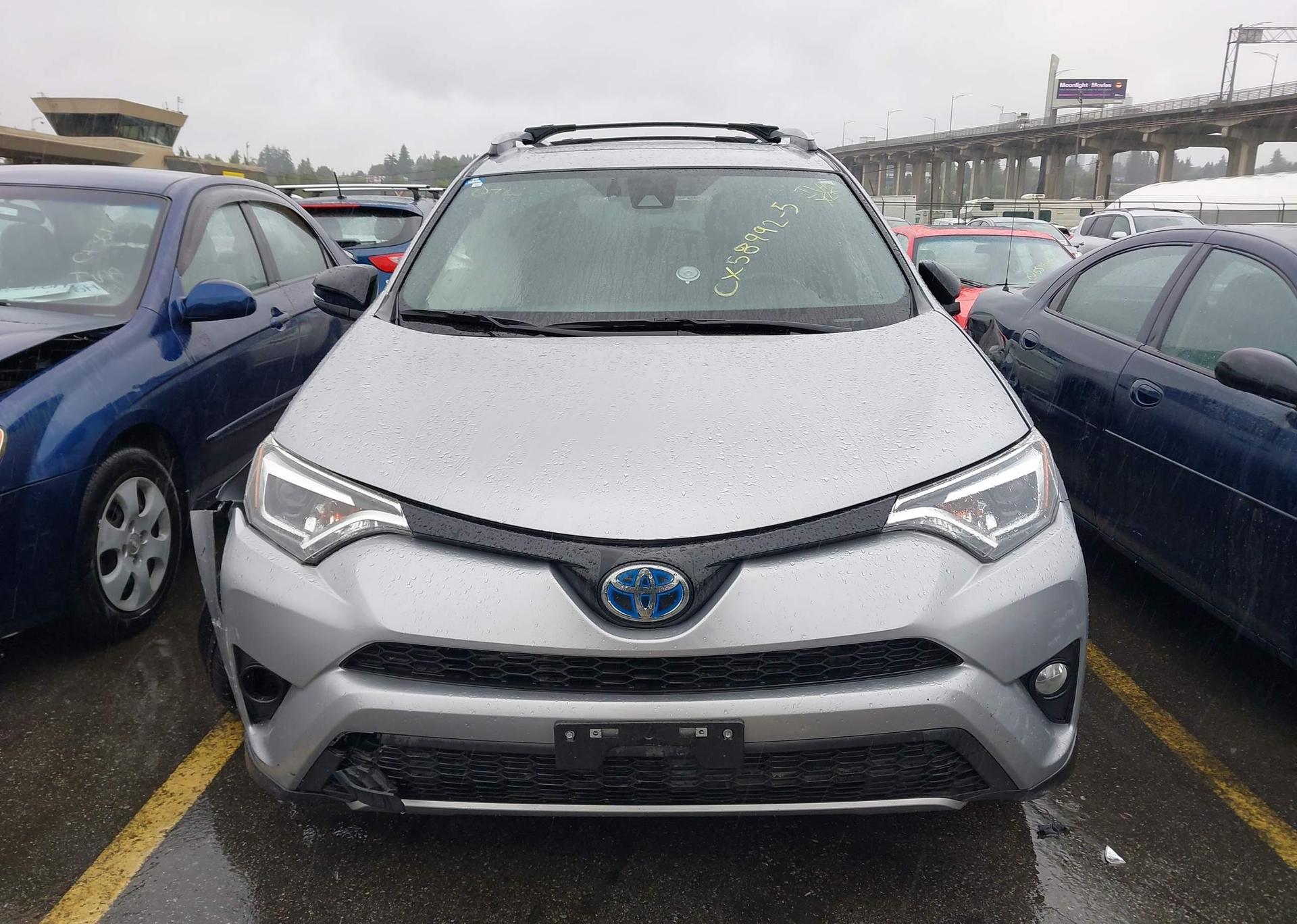 2018 TOYOTA RAV4 HV SE
