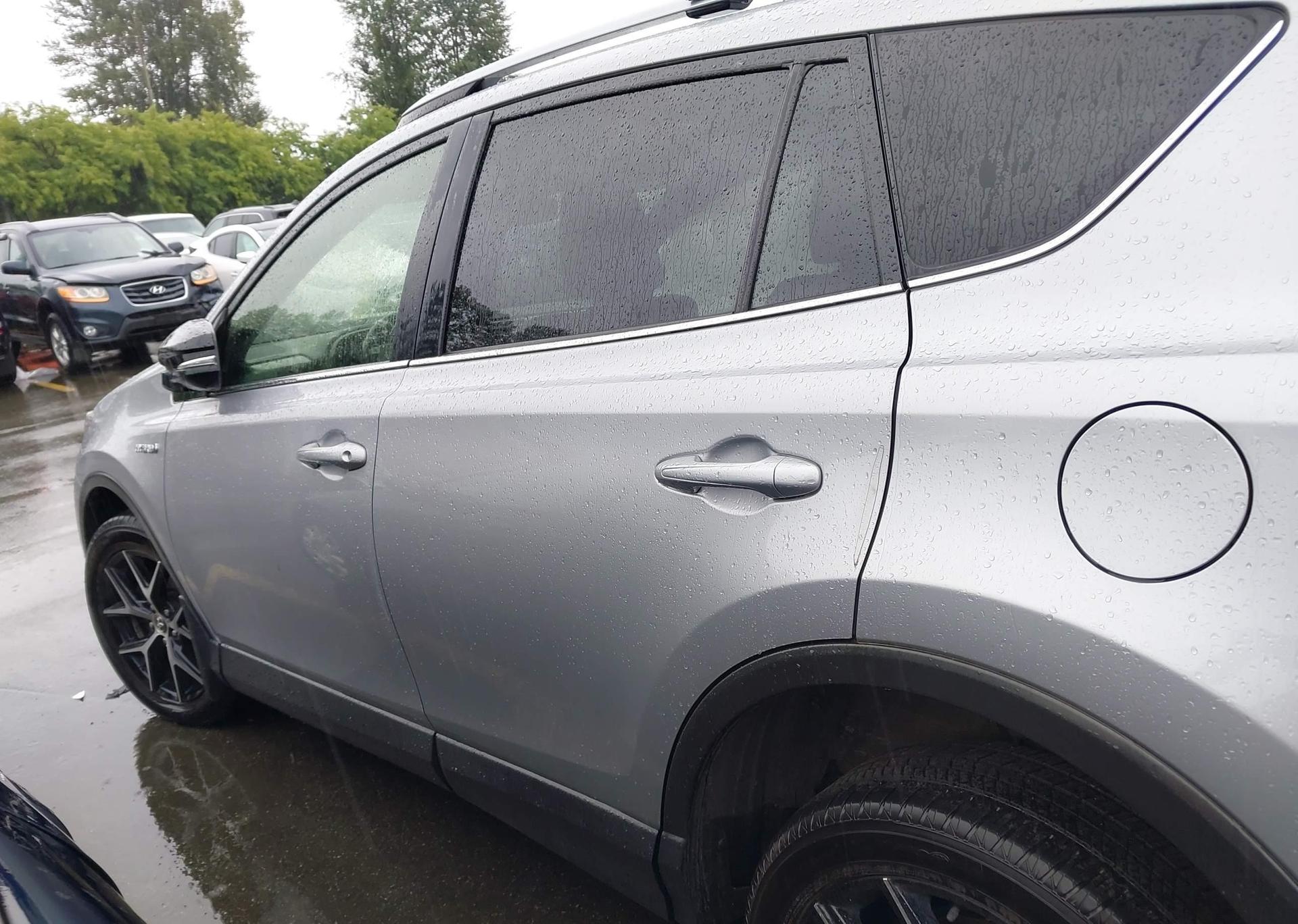 2018 TOYOTA RAV4 HV SE