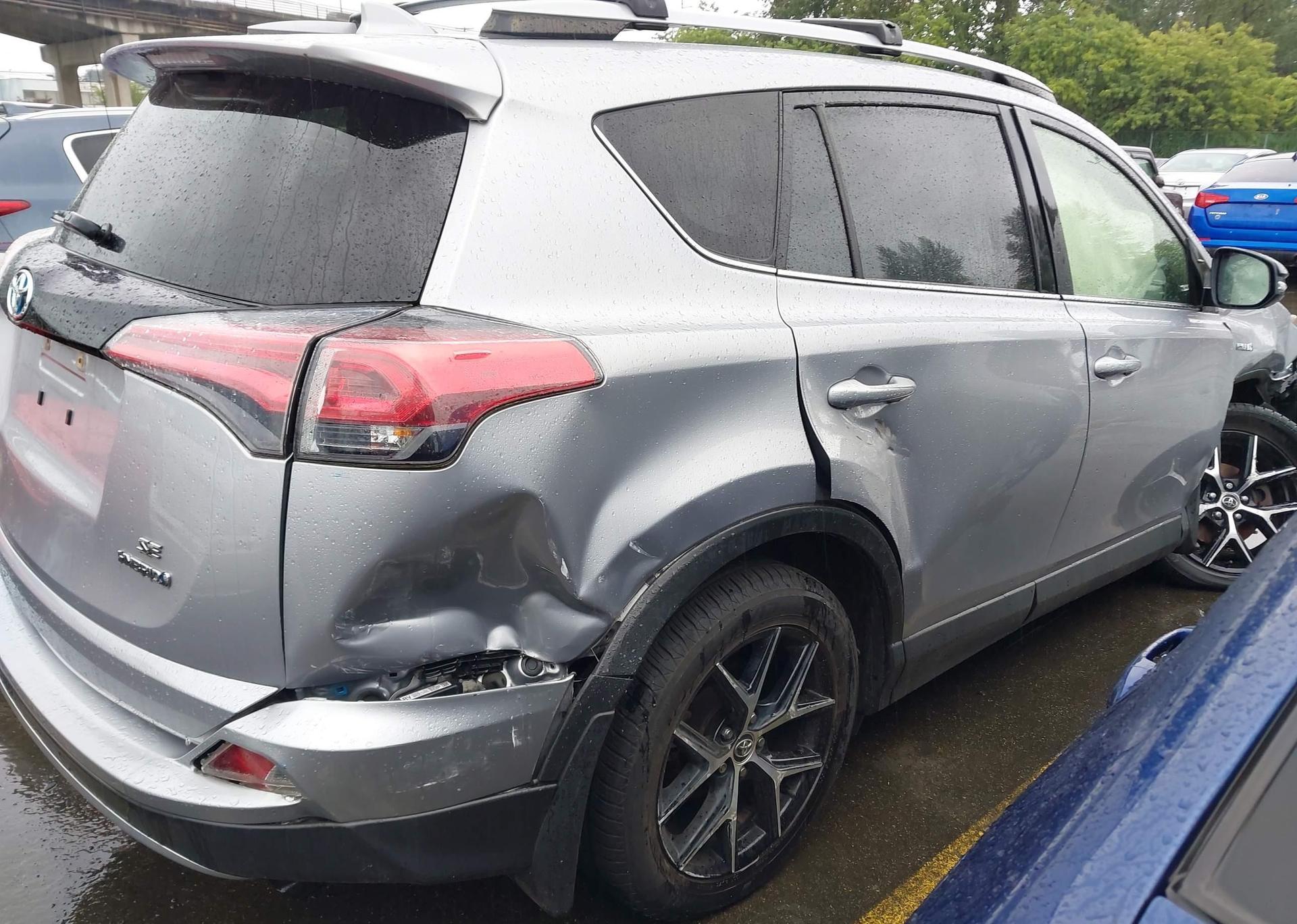 2018 TOYOTA RAV4 HV SE