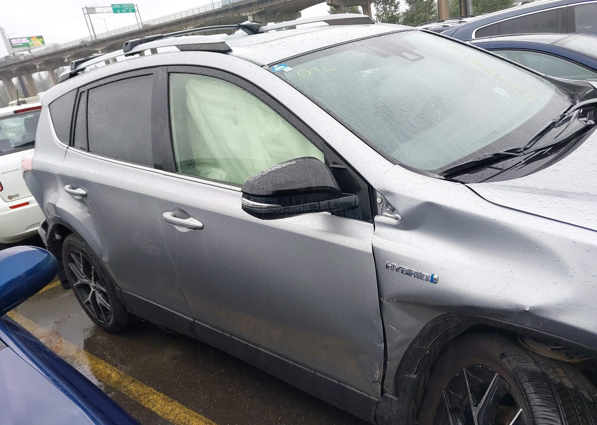 2018 TOYOTA RAV4 HV SE