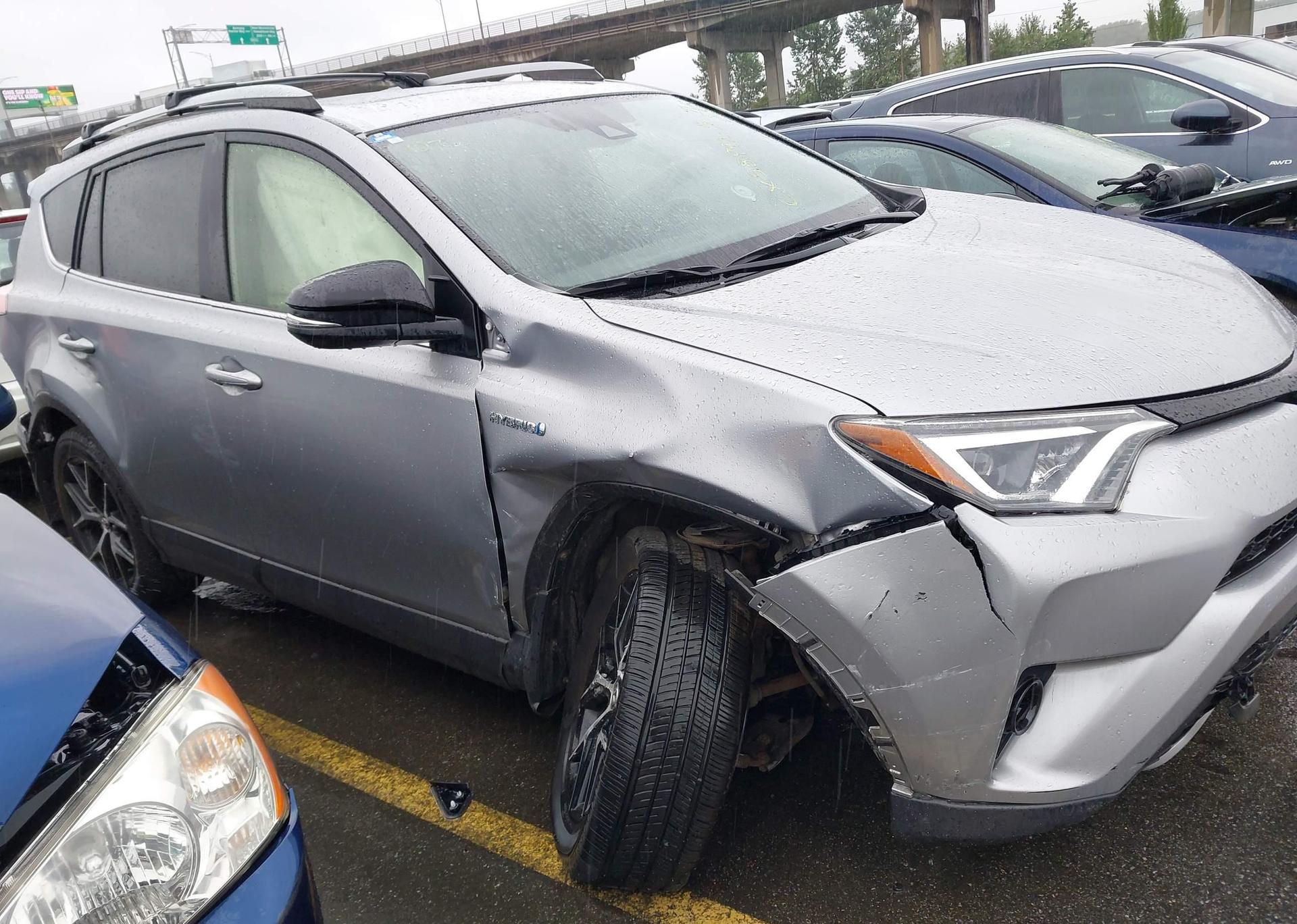 2018 TOYOTA RAV4 HV SE
