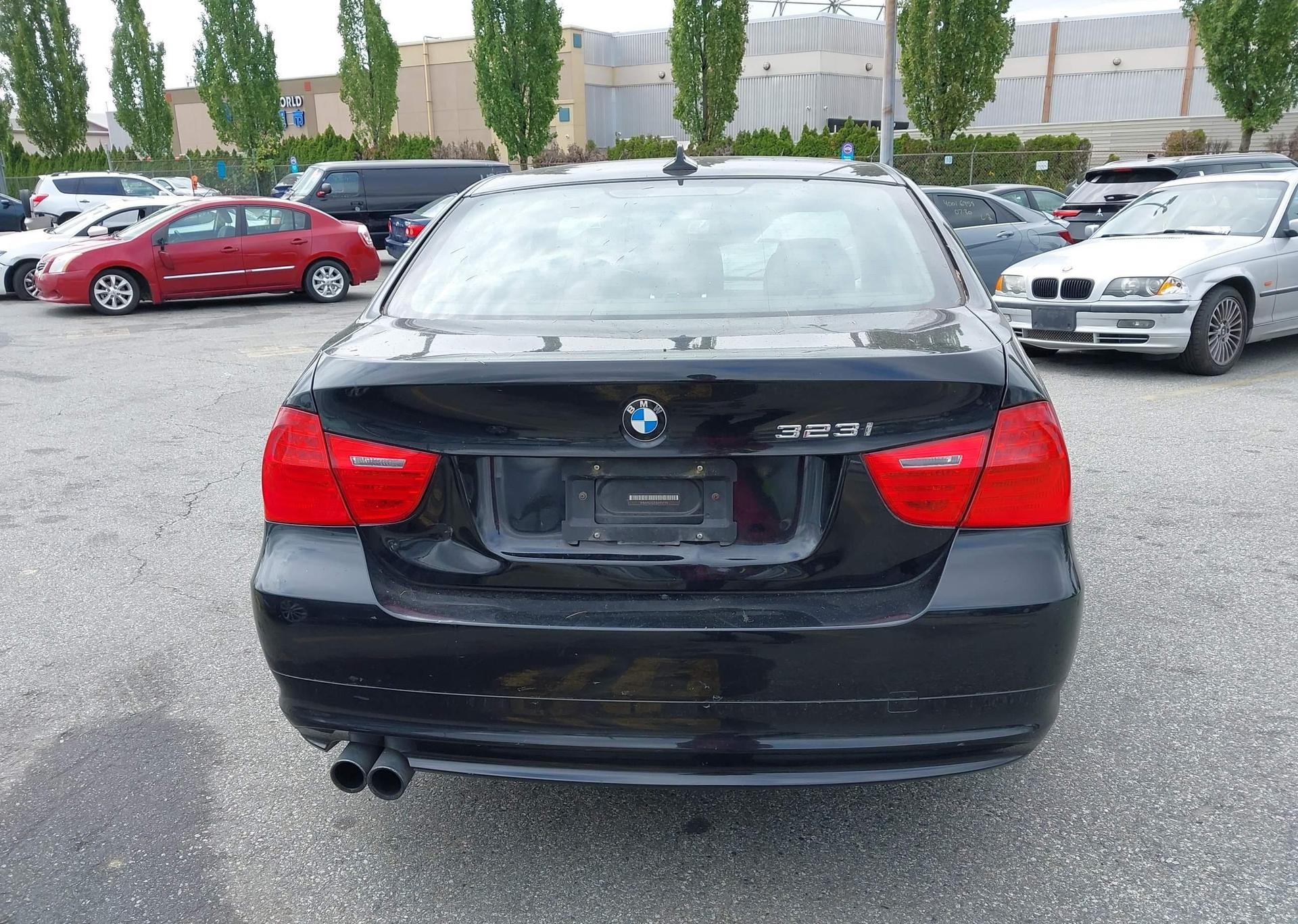 2011 BMW 323I