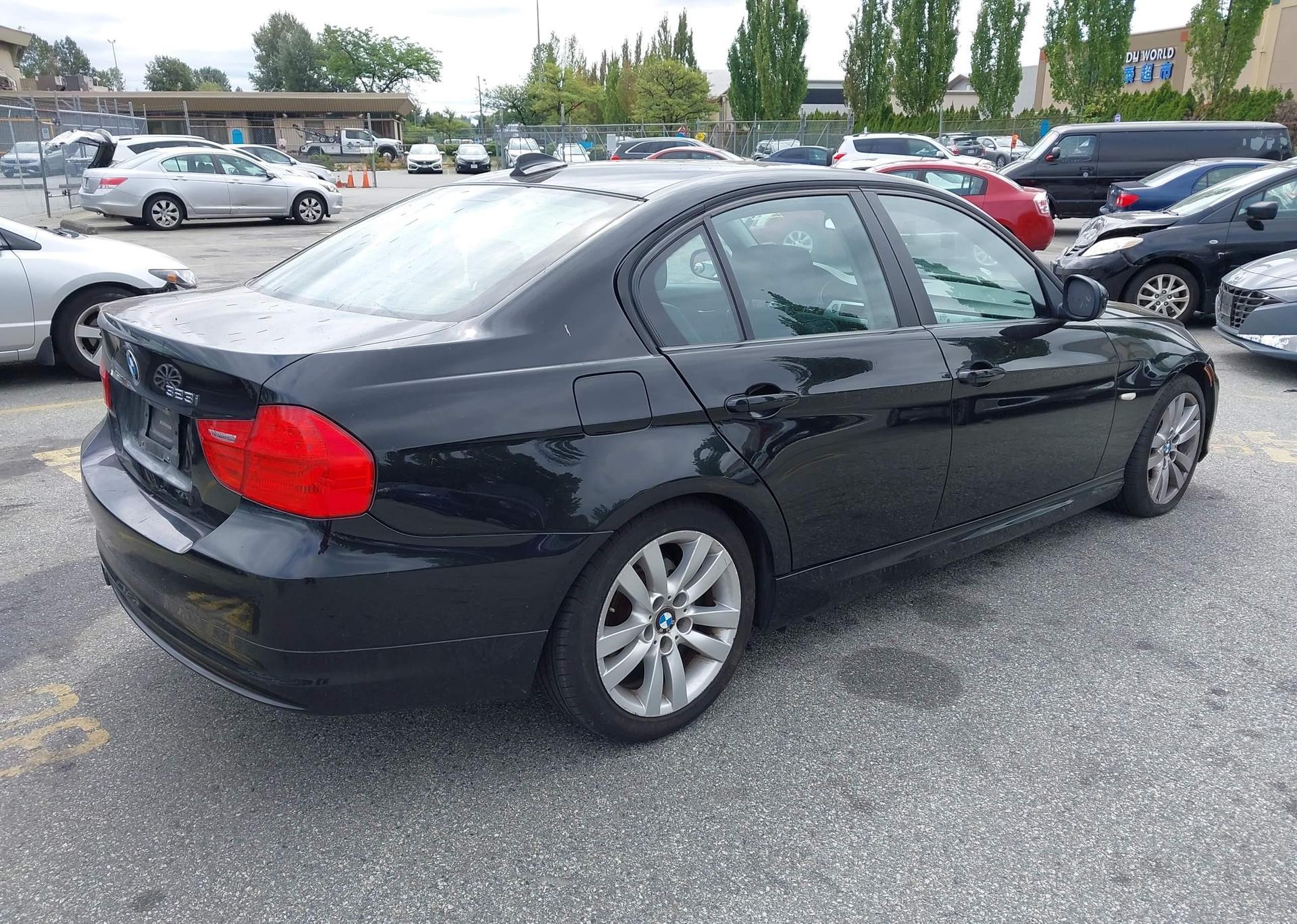 2011 BMW 323I