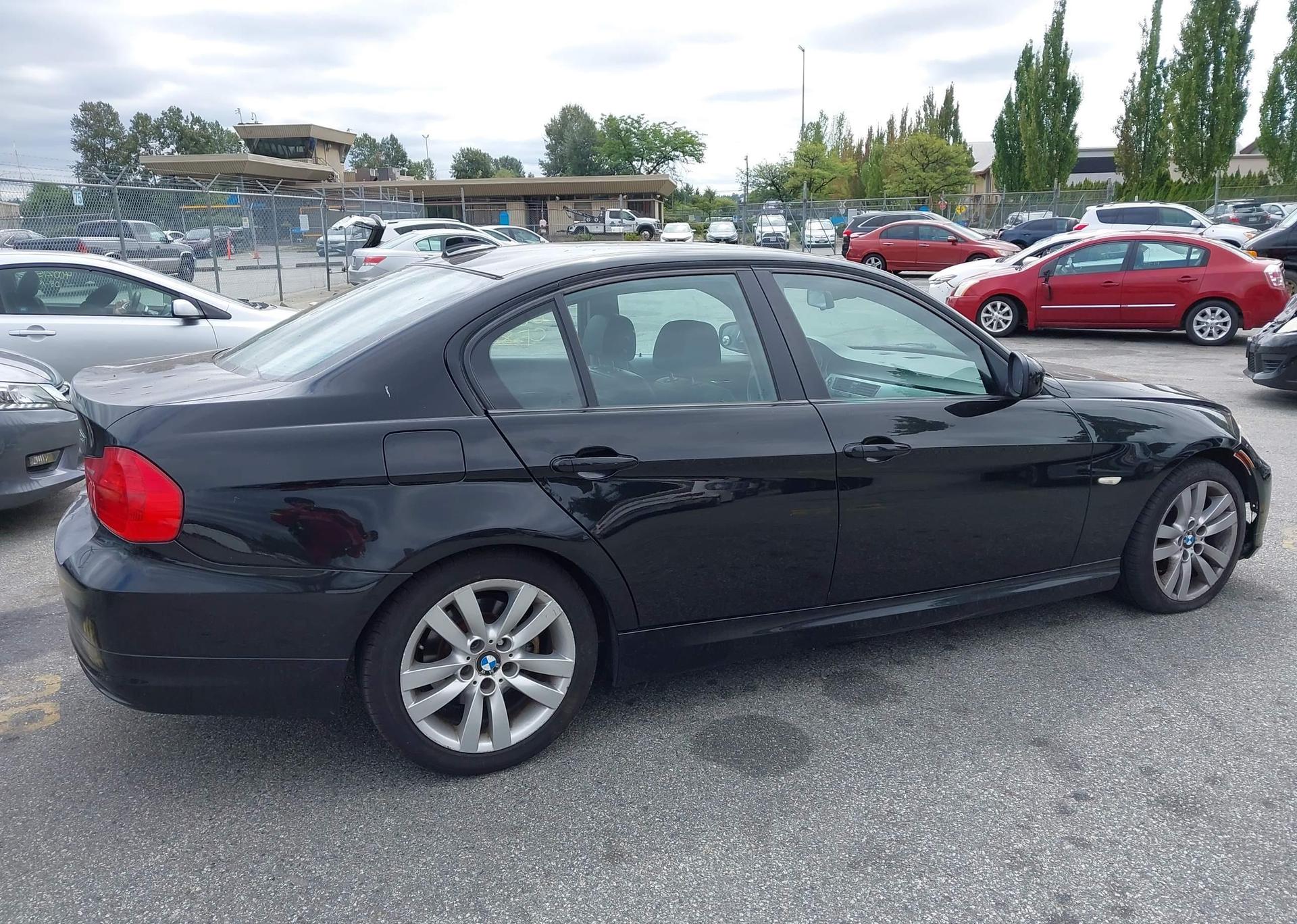 2011 BMW 323I