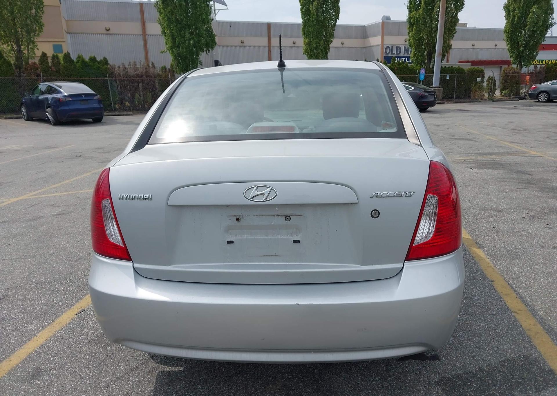 2011 HYUNDAI ACCENT GLS