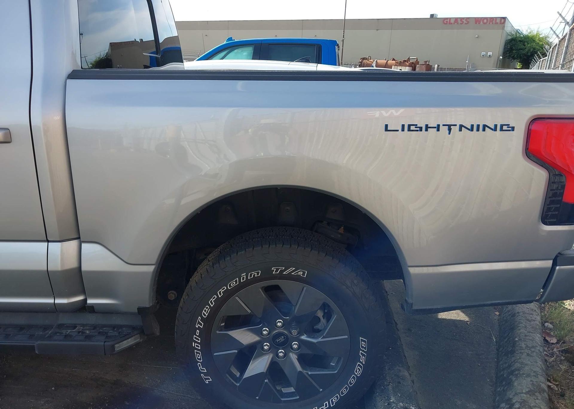 2023 FORD F150 LIGHTNING PRO