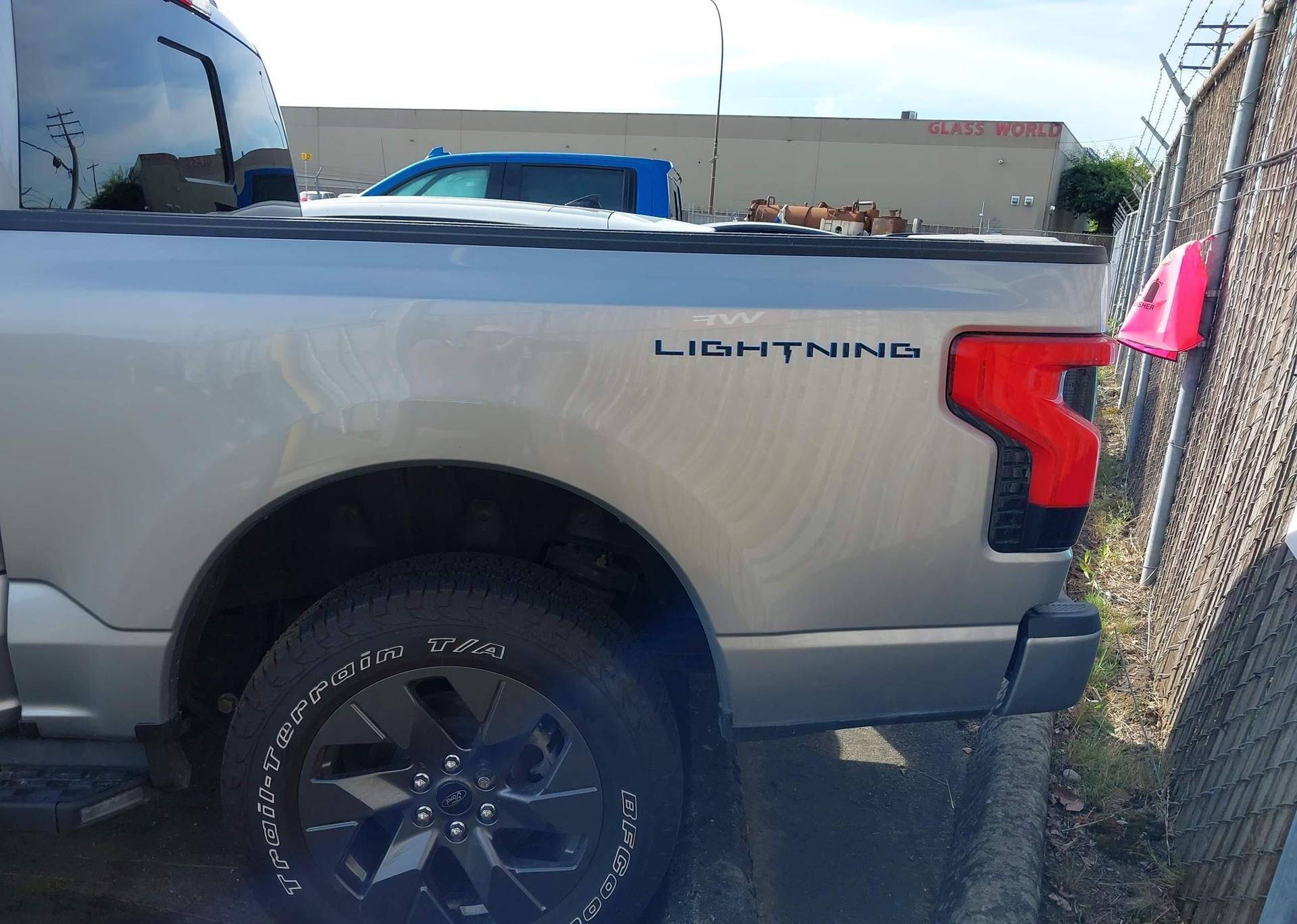 2023 FORD F150 LIGHTNING PRO