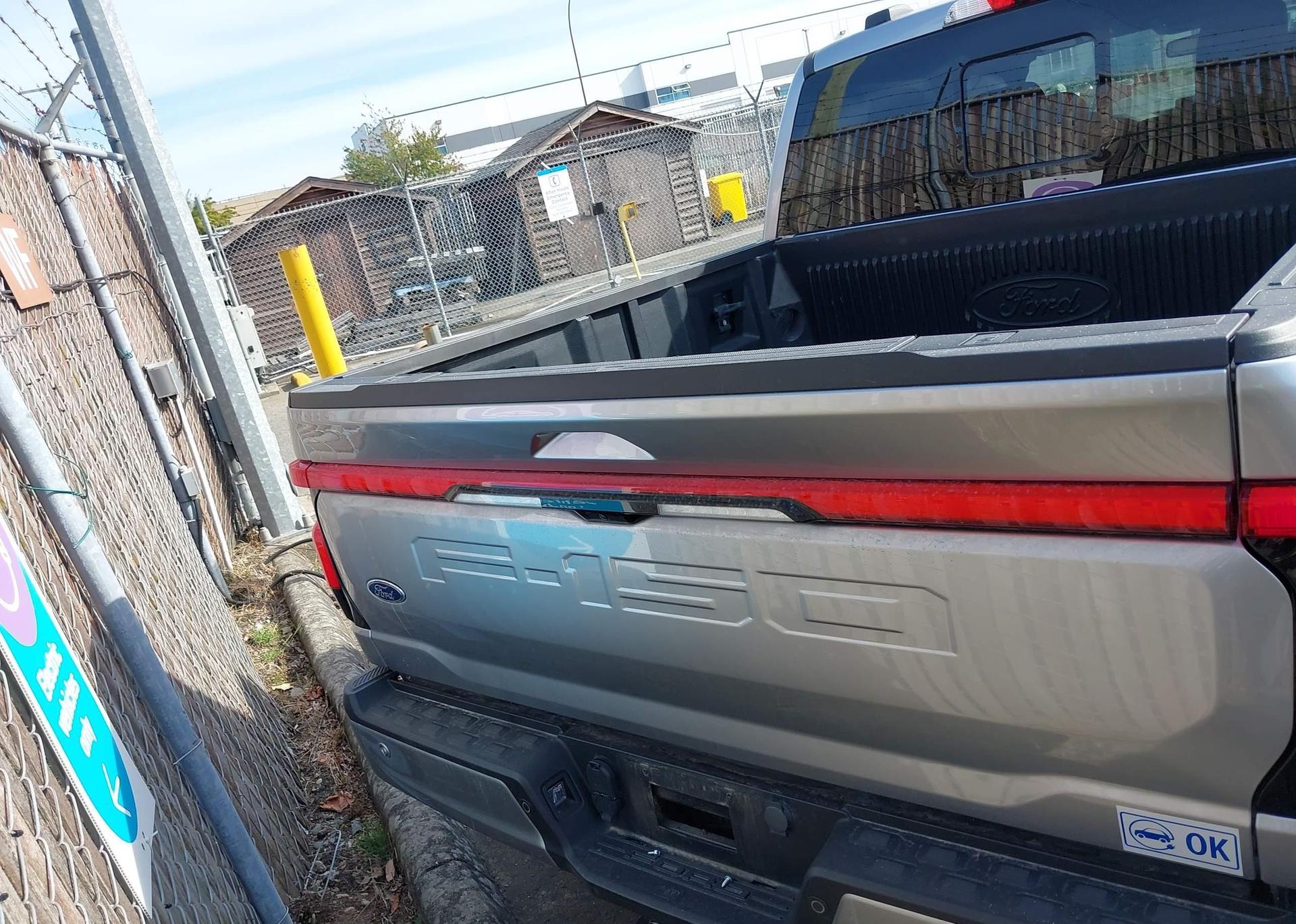 2023 FORD F150 LIGHTNING PRO