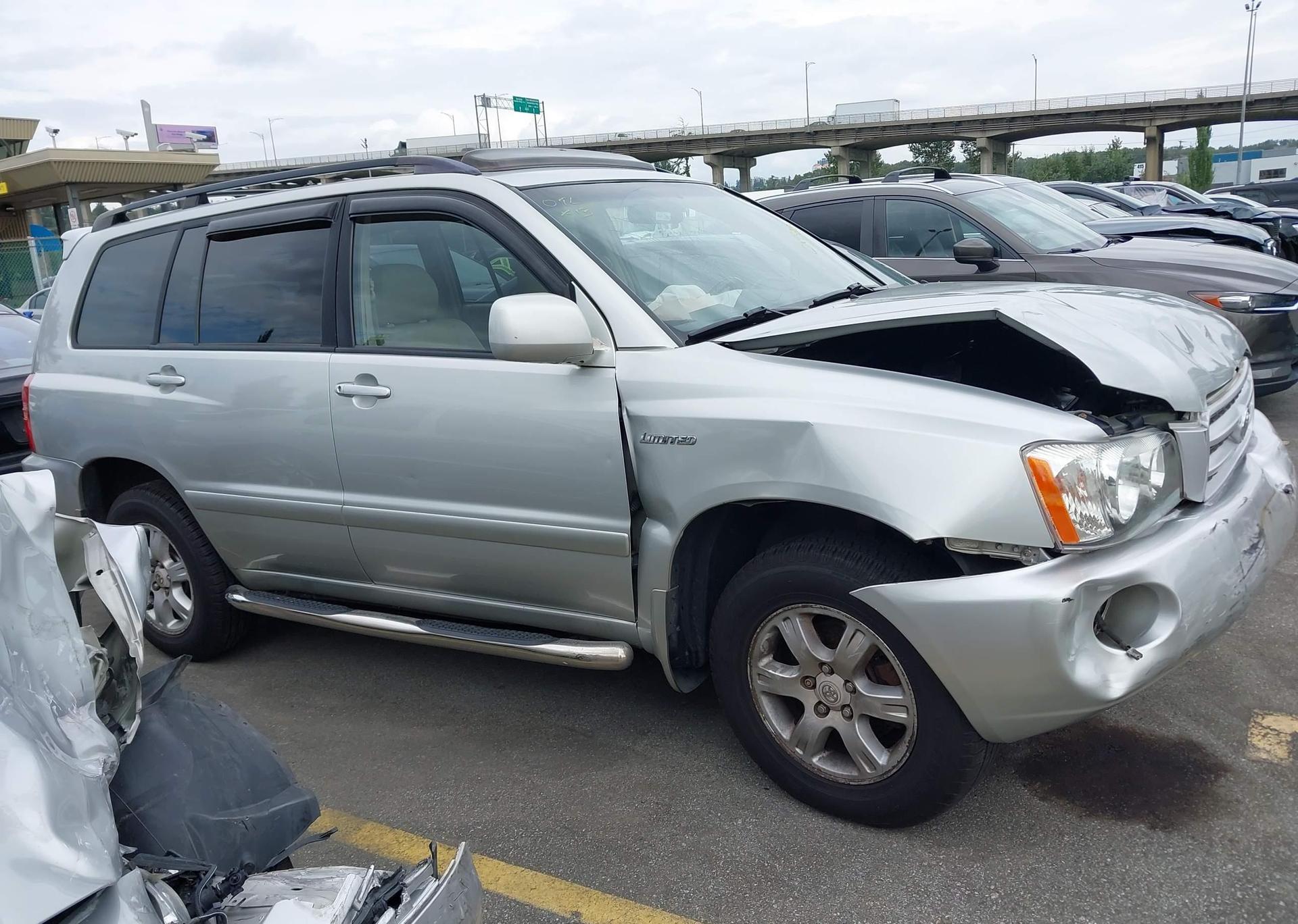 2003 TOYOTA HIGHLANDER LIMITED