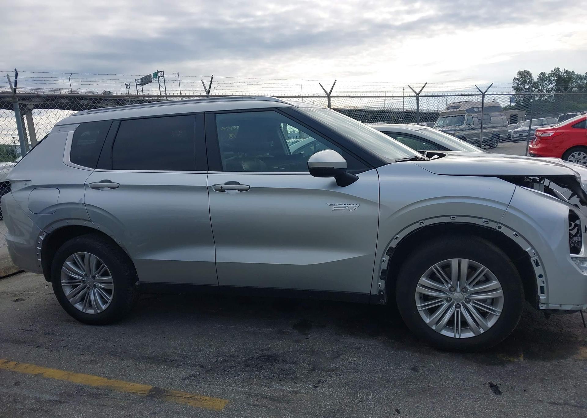 2025 MITSUBISHI OUTLANDER SE