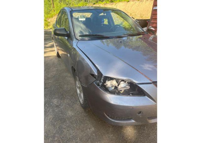 2004 MAZDA 3 I