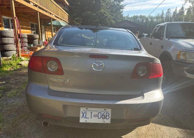 2004 MAZDA 3 I