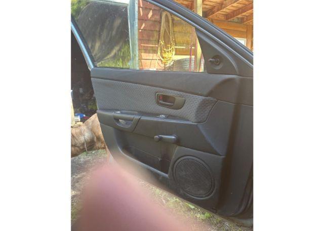 2004 MAZDA 3 I