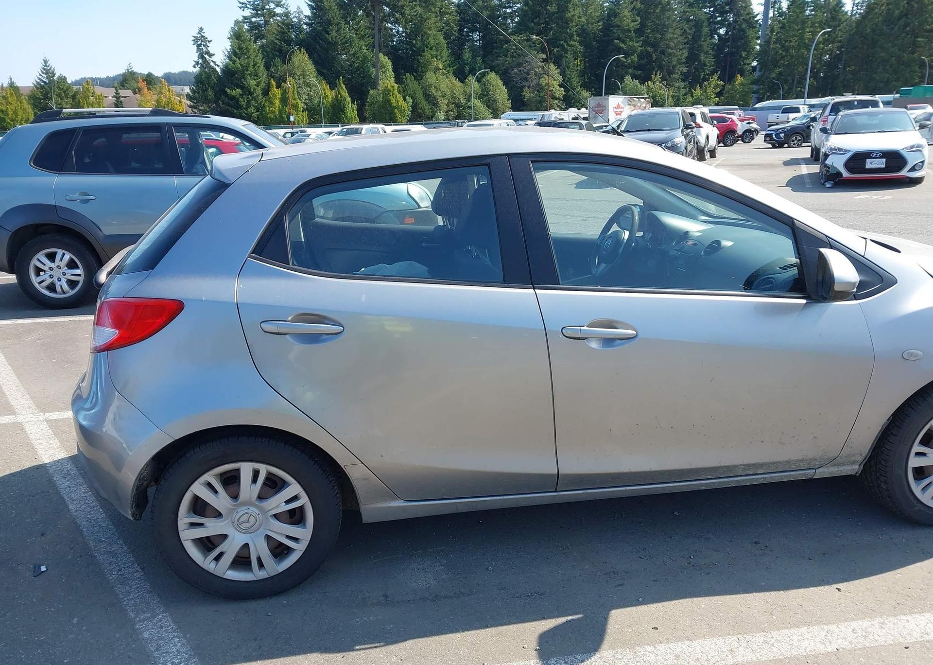 2011 MAZDA MAZDA2