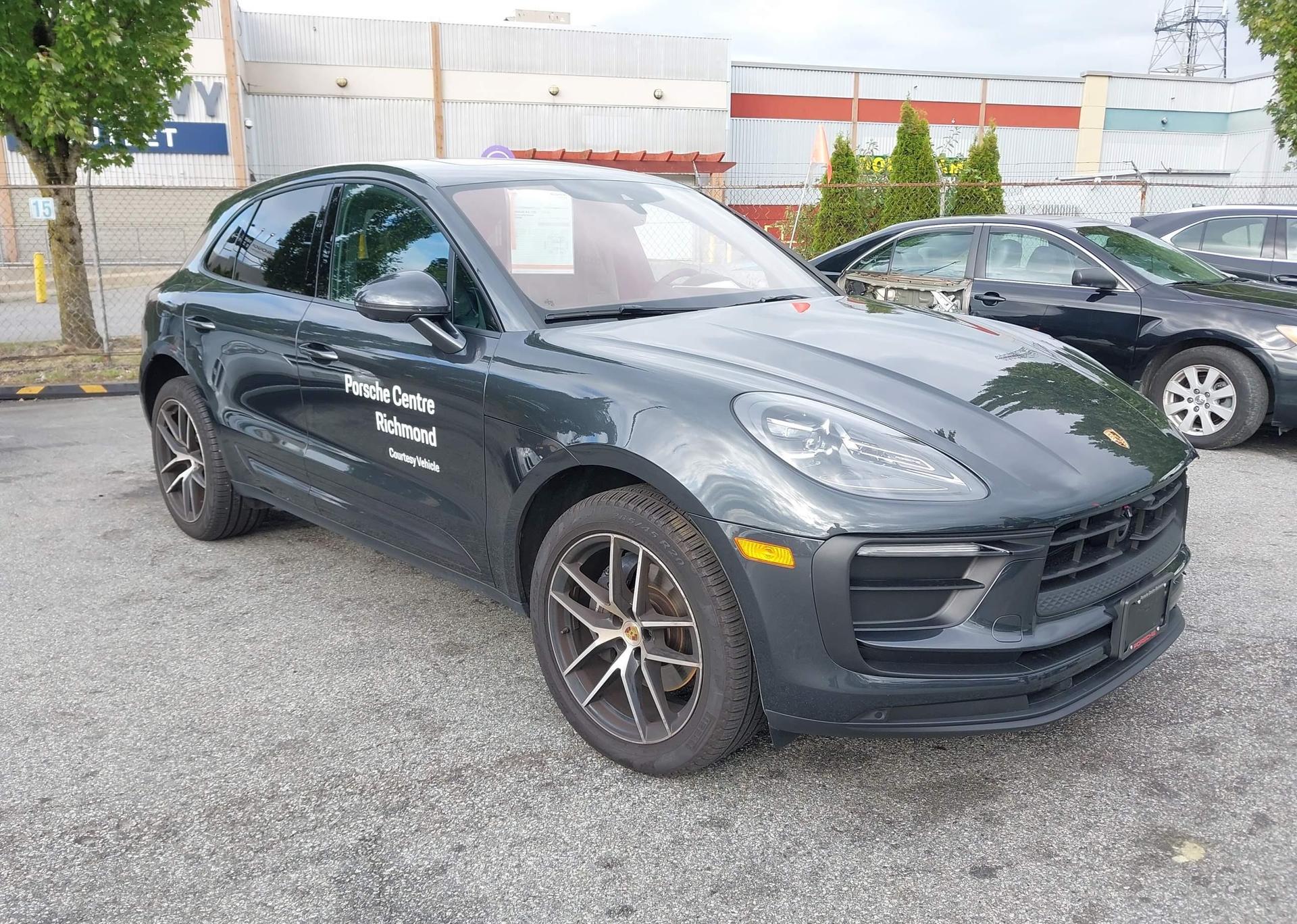 2025 PORSCHE MACAN