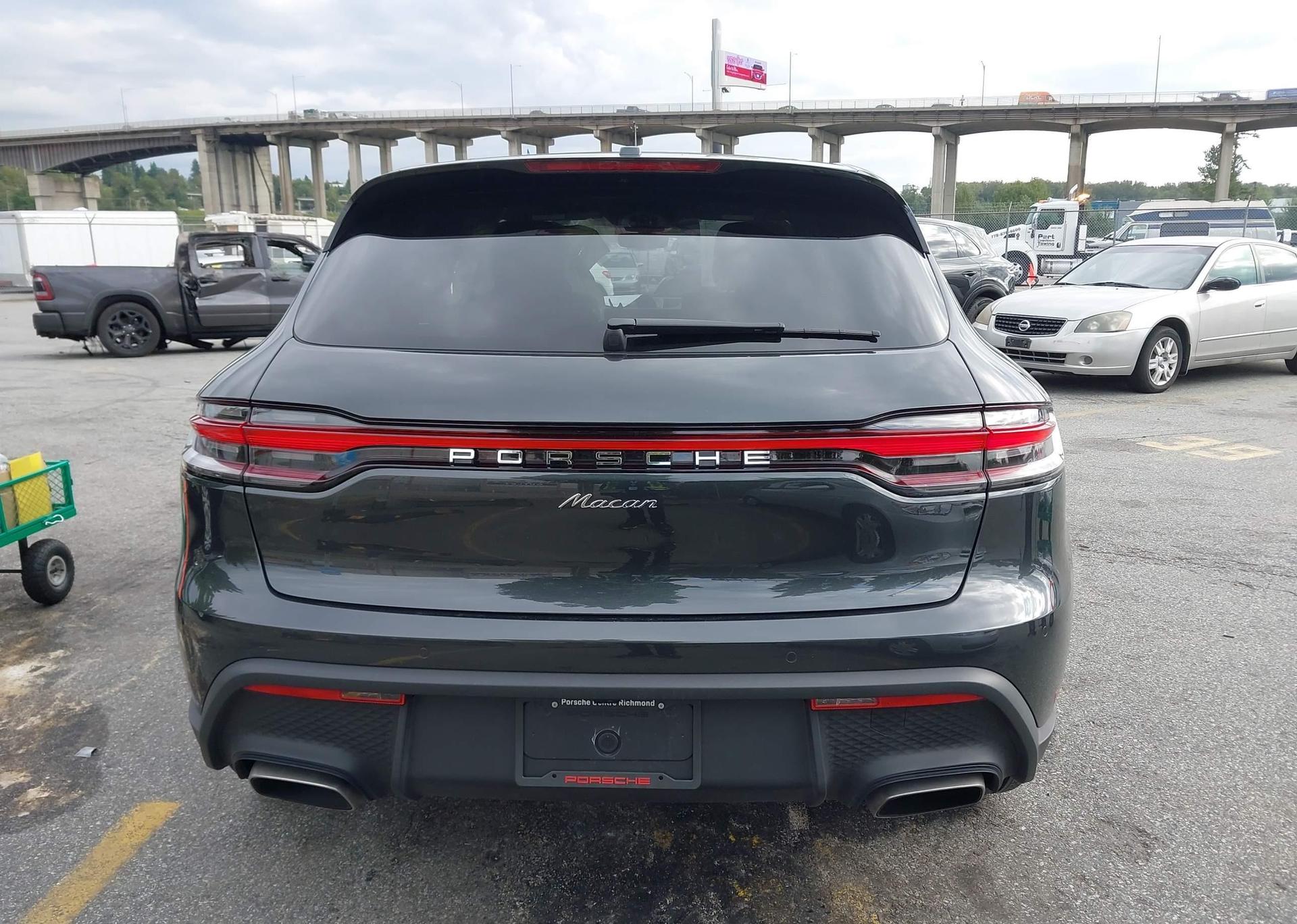 2025 PORSCHE MACAN