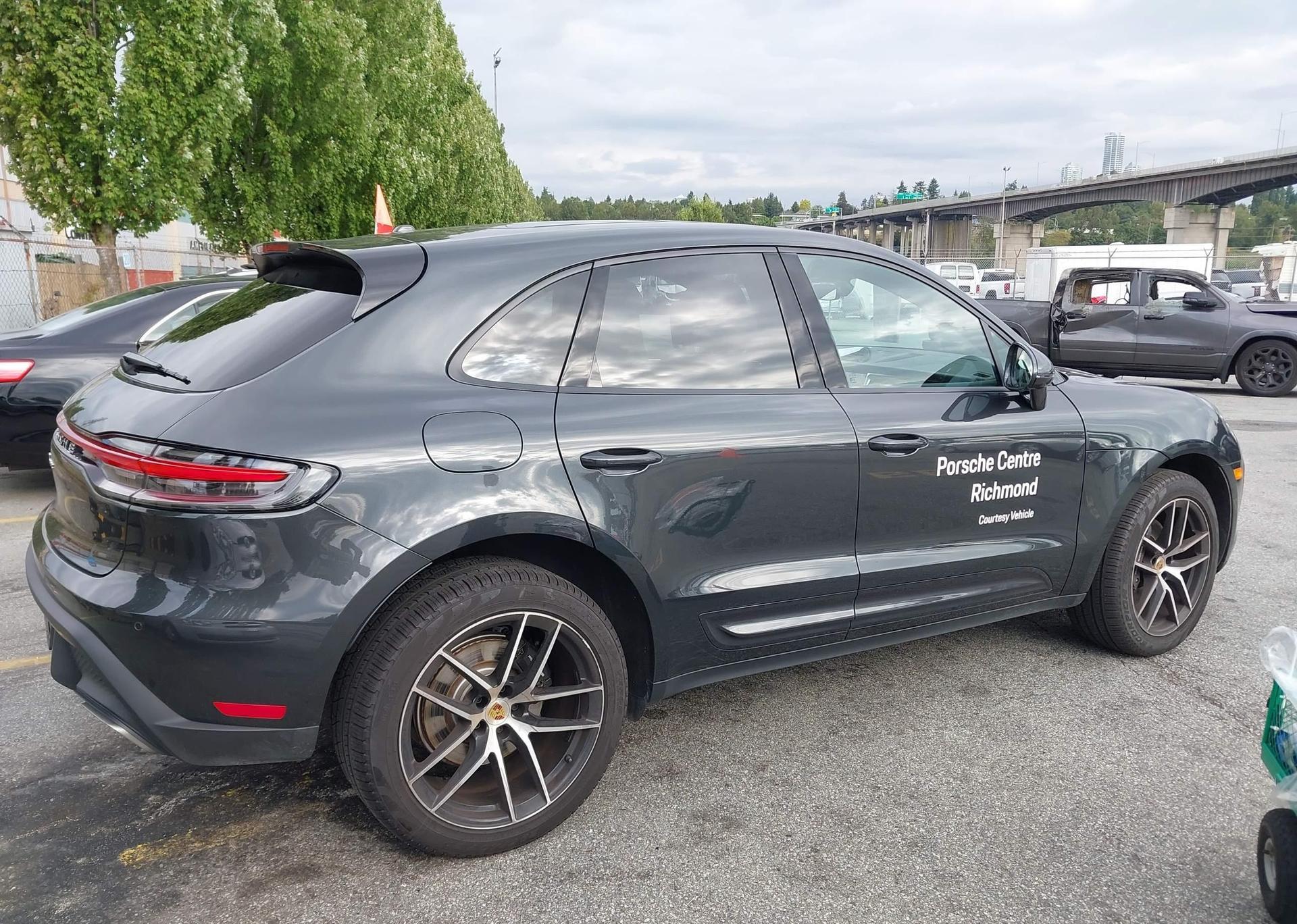 2025 PORSCHE MACAN