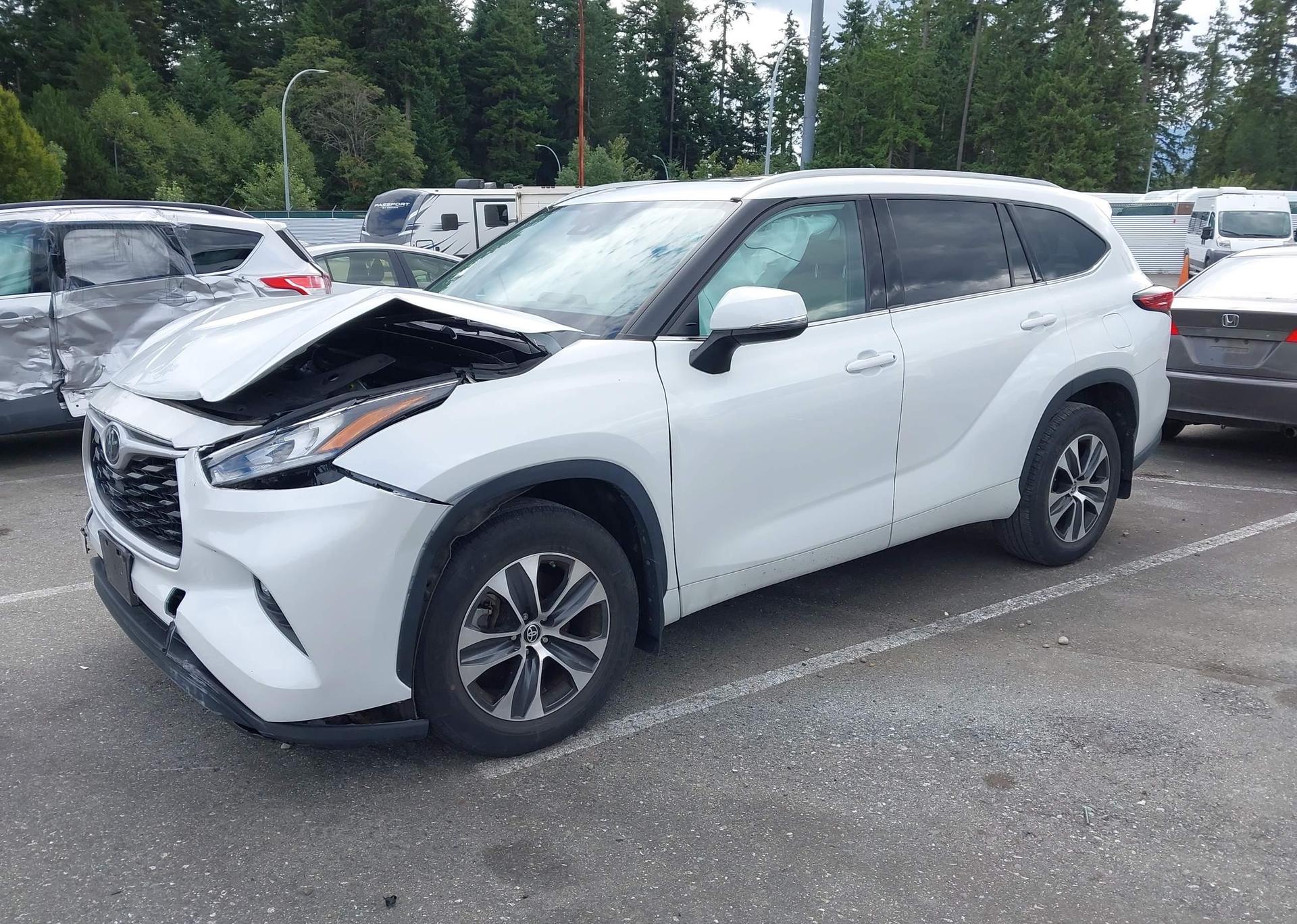 2022 TOYOTA highlander xle