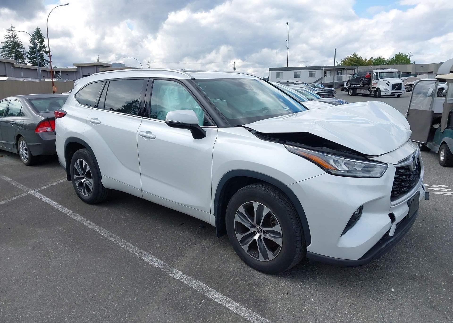 2022 TOYOTA highlander xle