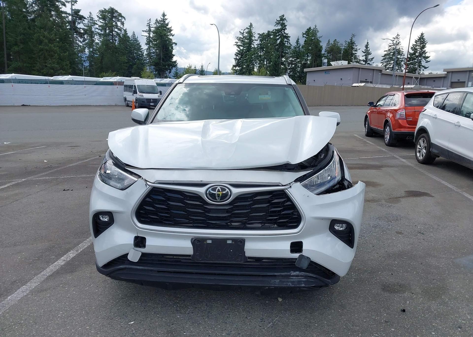 2022 TOYOTA highlander xle