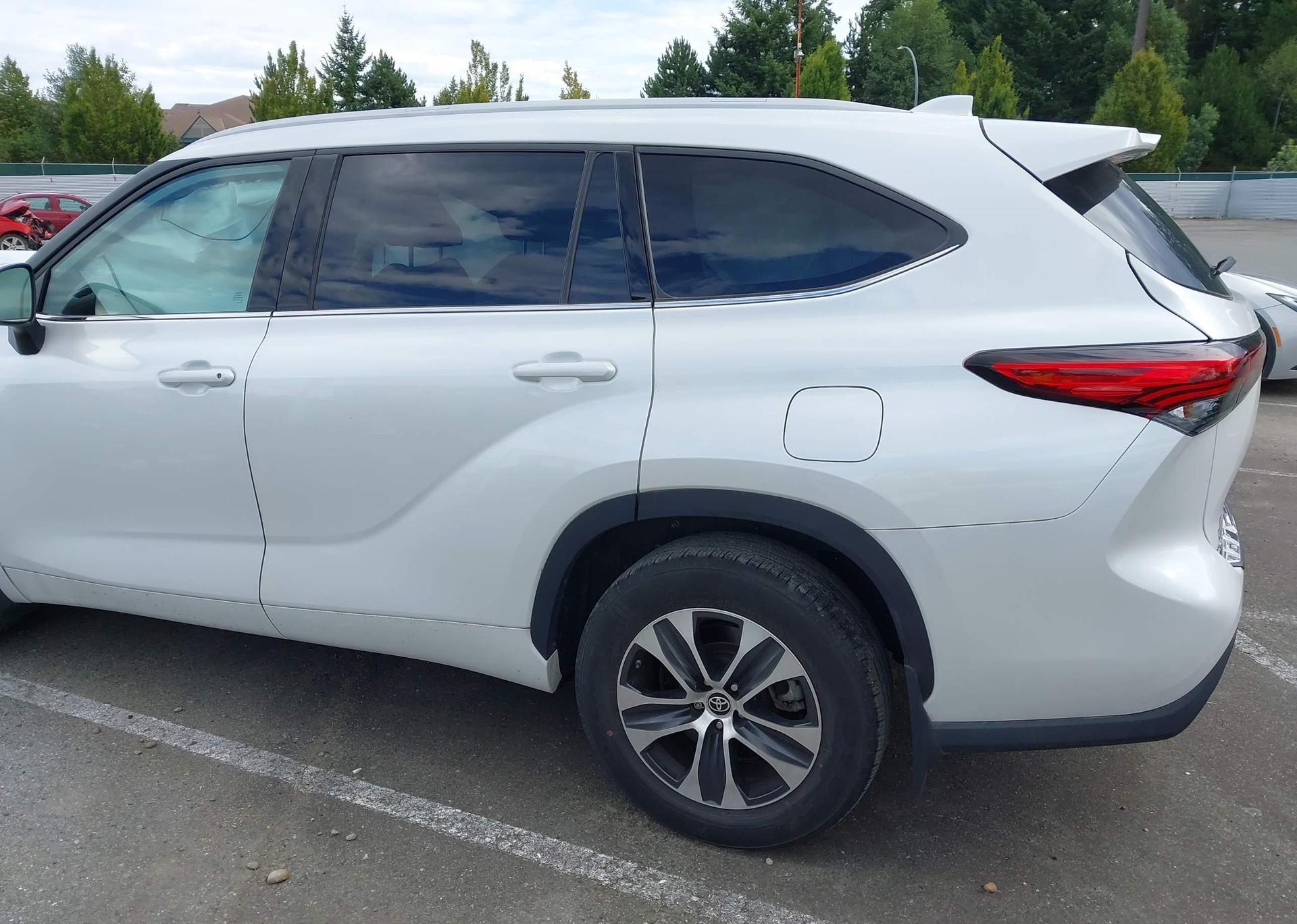2022 TOYOTA highlander xle