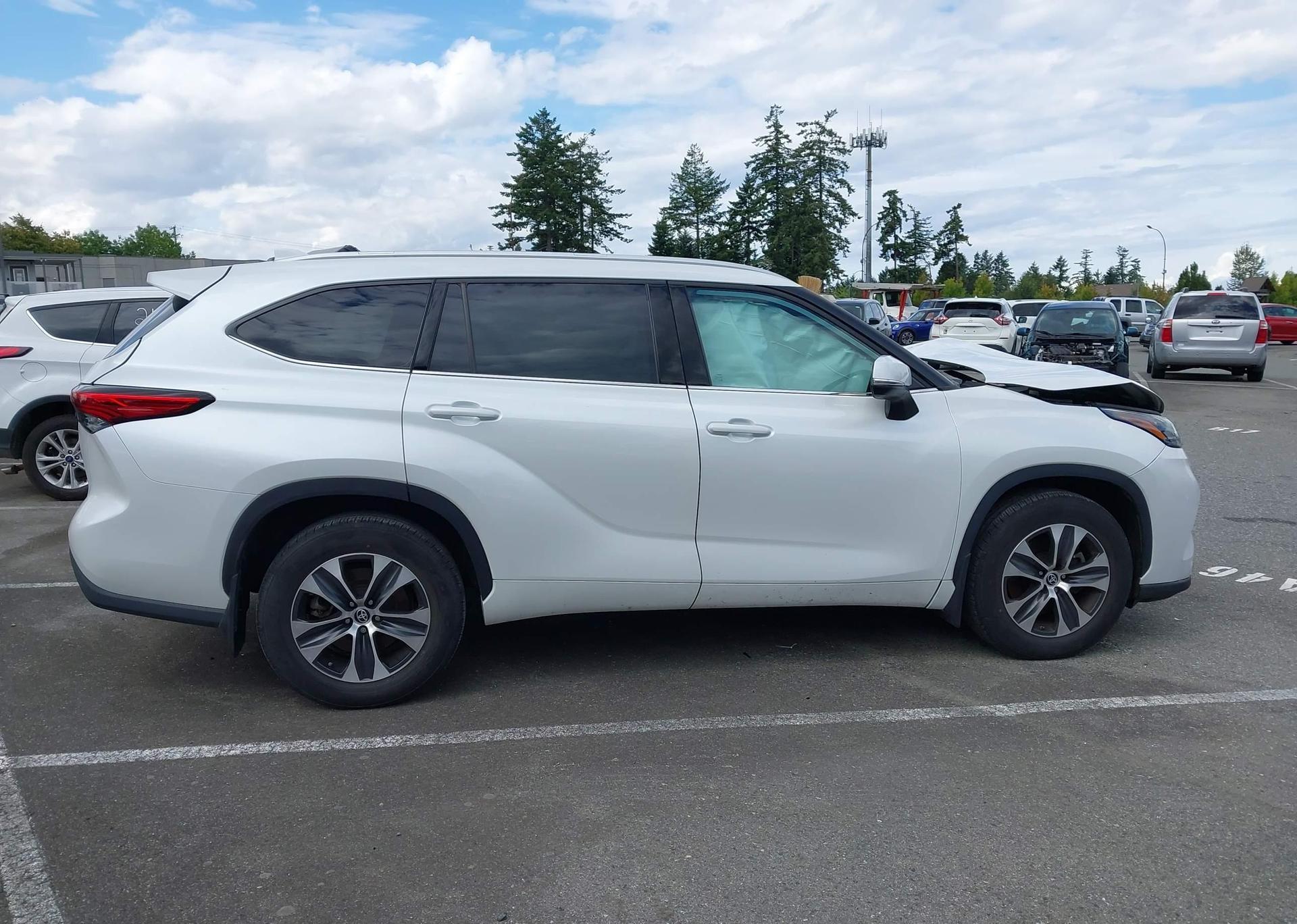 2022 TOYOTA highlander xle