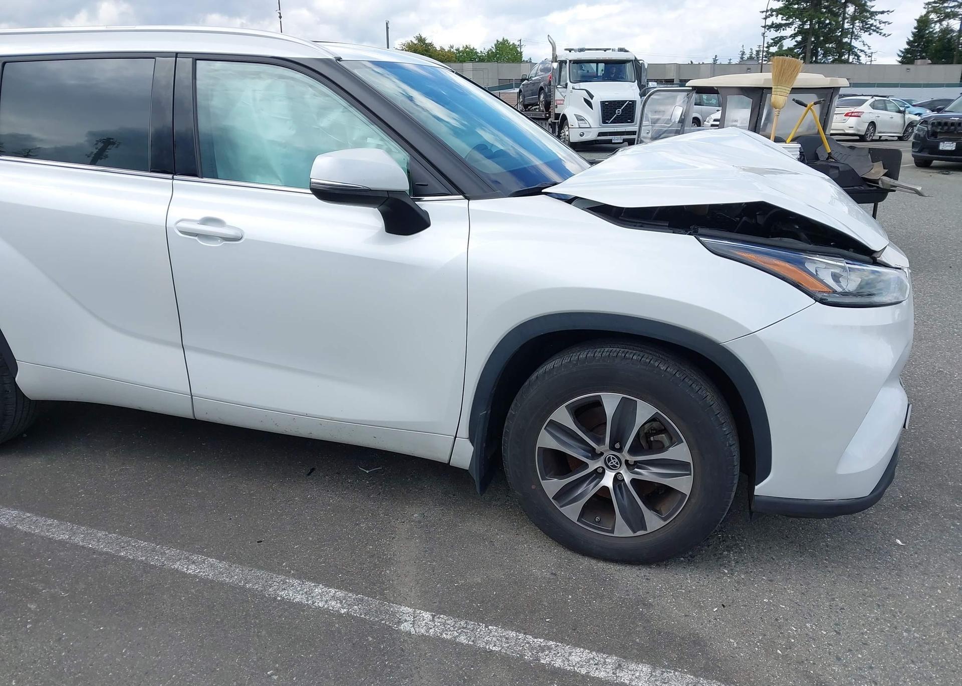 2022 TOYOTA highlander xle