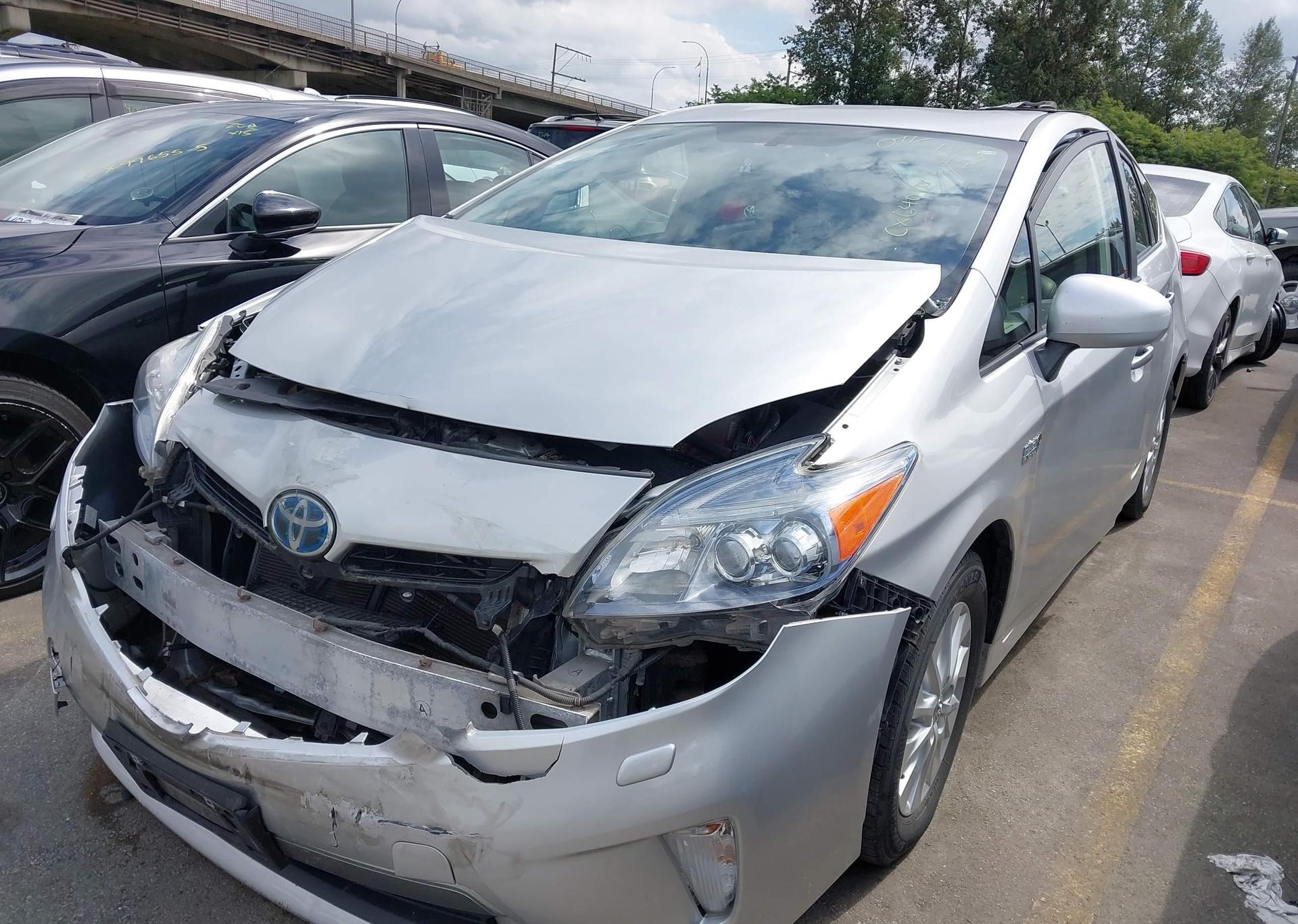 2014 TOYOTA PRIUS PLUG-IN