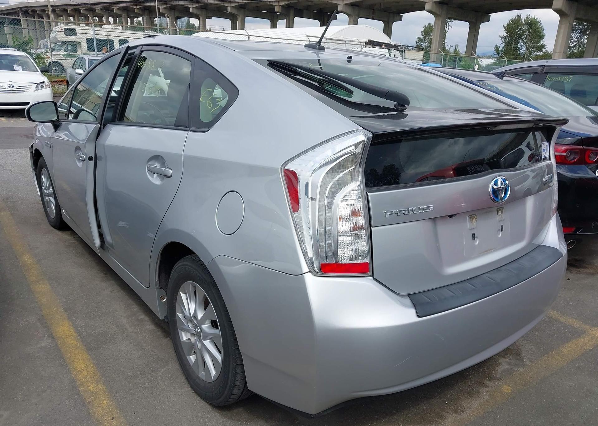 2014 TOYOTA PRIUS PLUG-IN