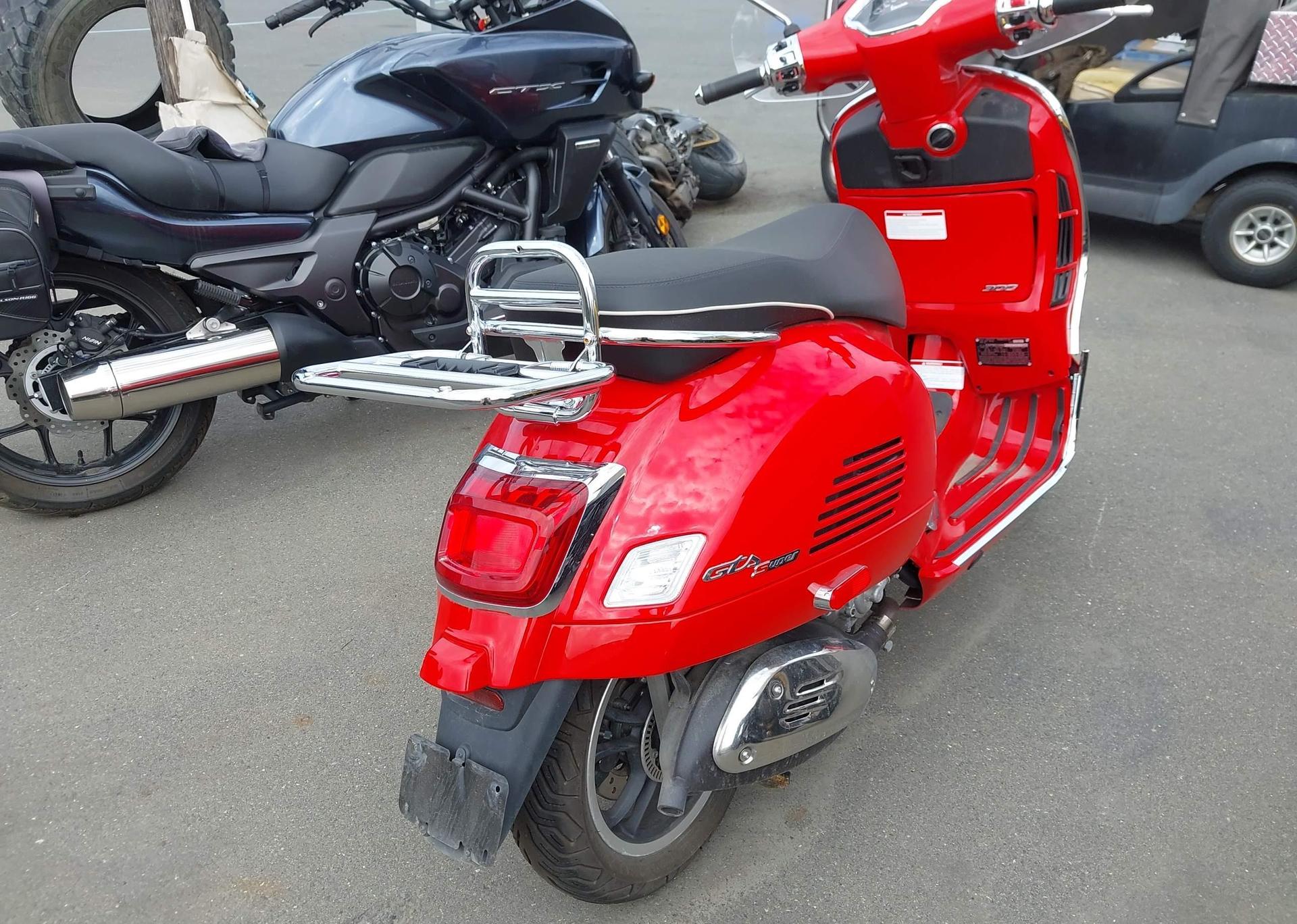 2024 VESPA GTS