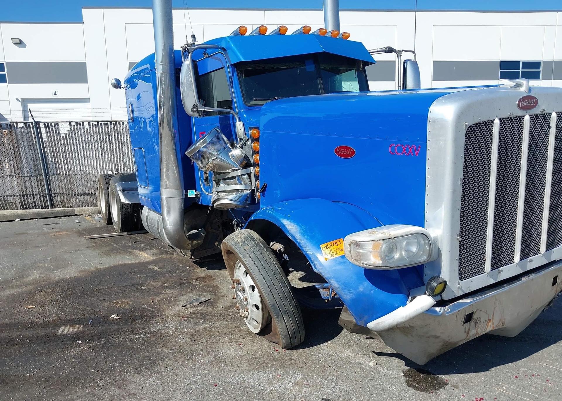2022 PETERBILT 389
