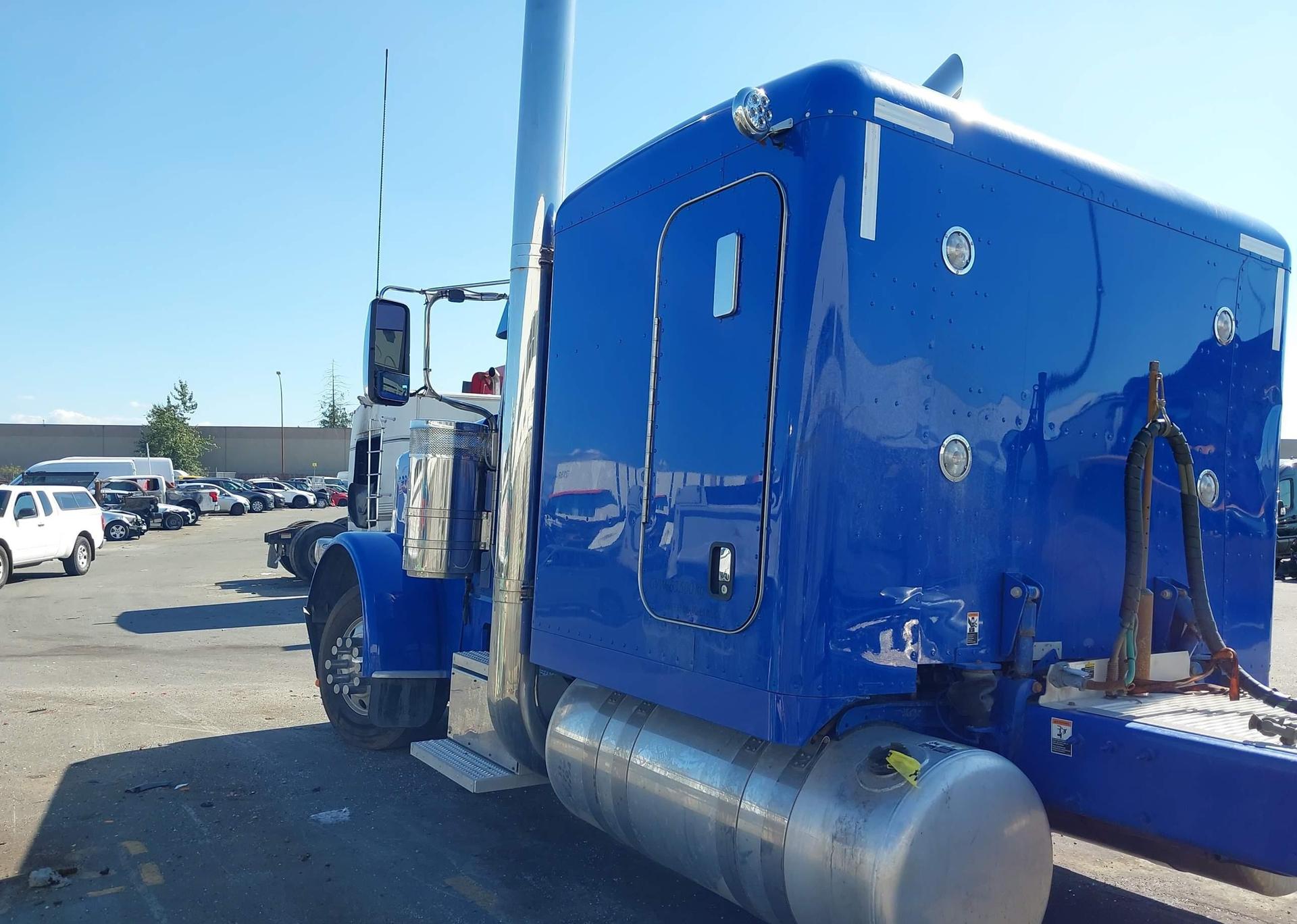 2022 PETERBILT 389