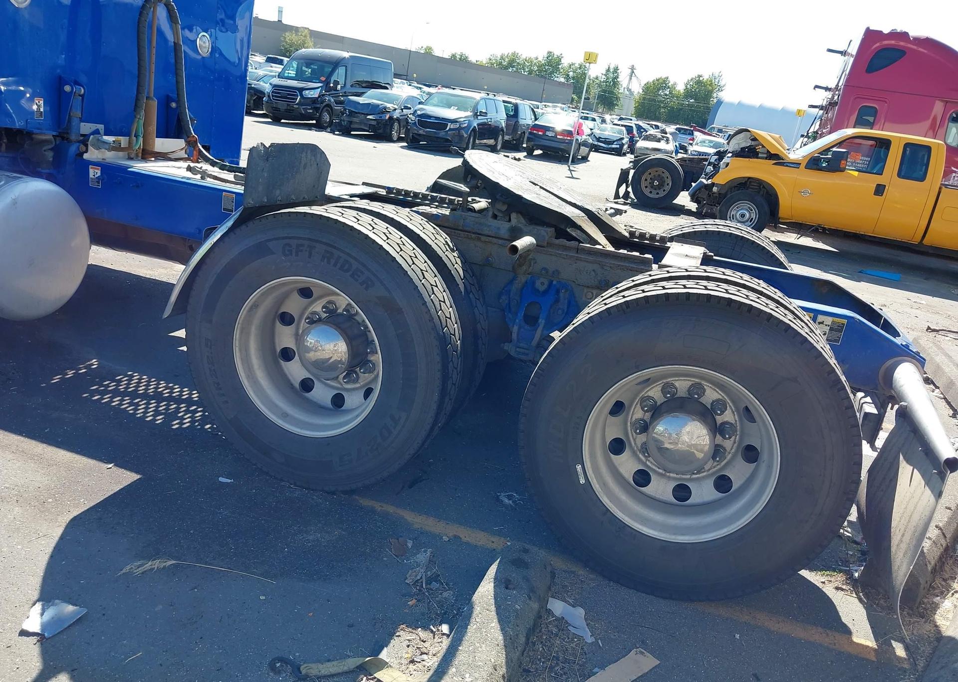 2022 PETERBILT 389
