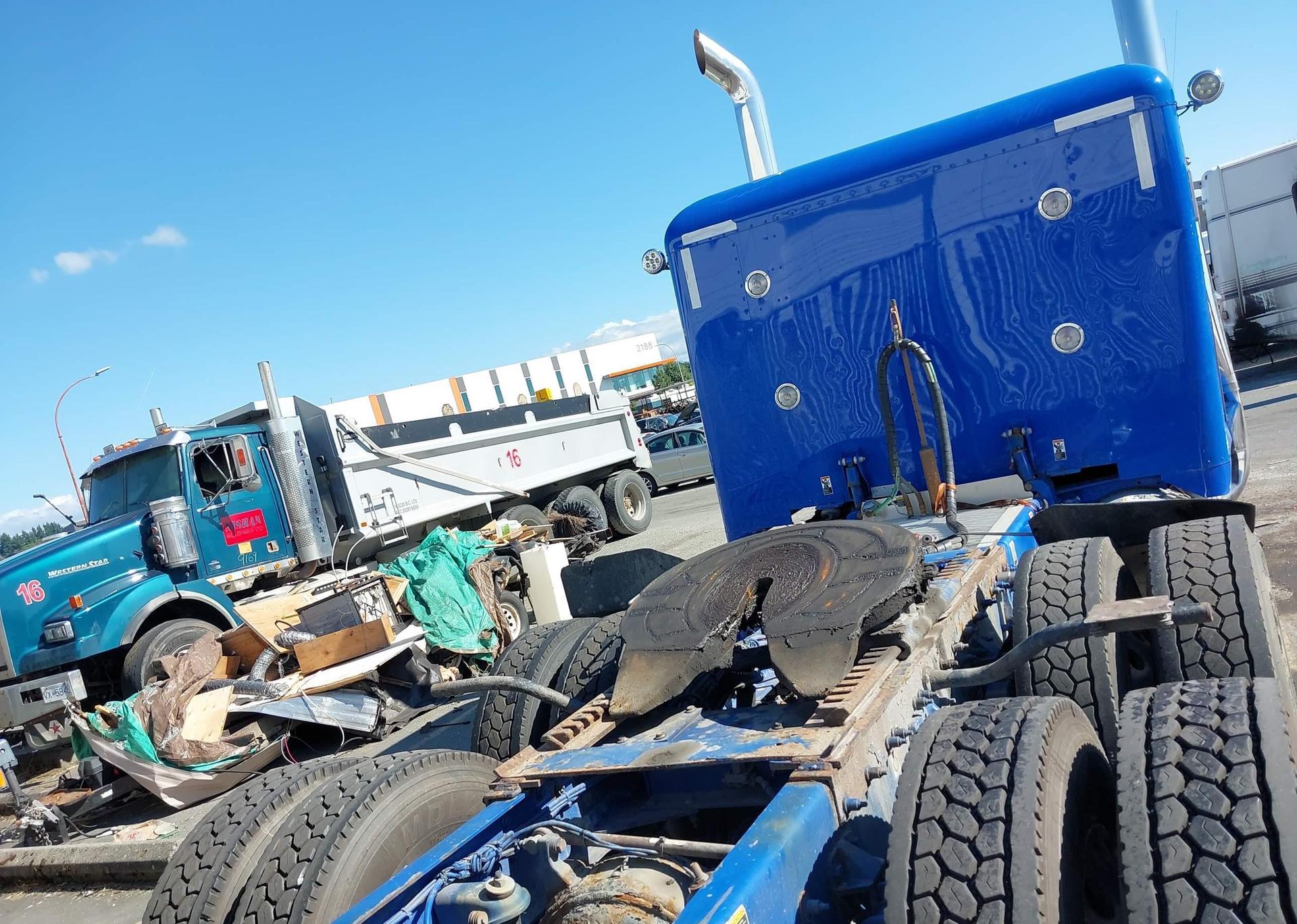 2022 PETERBILT 389