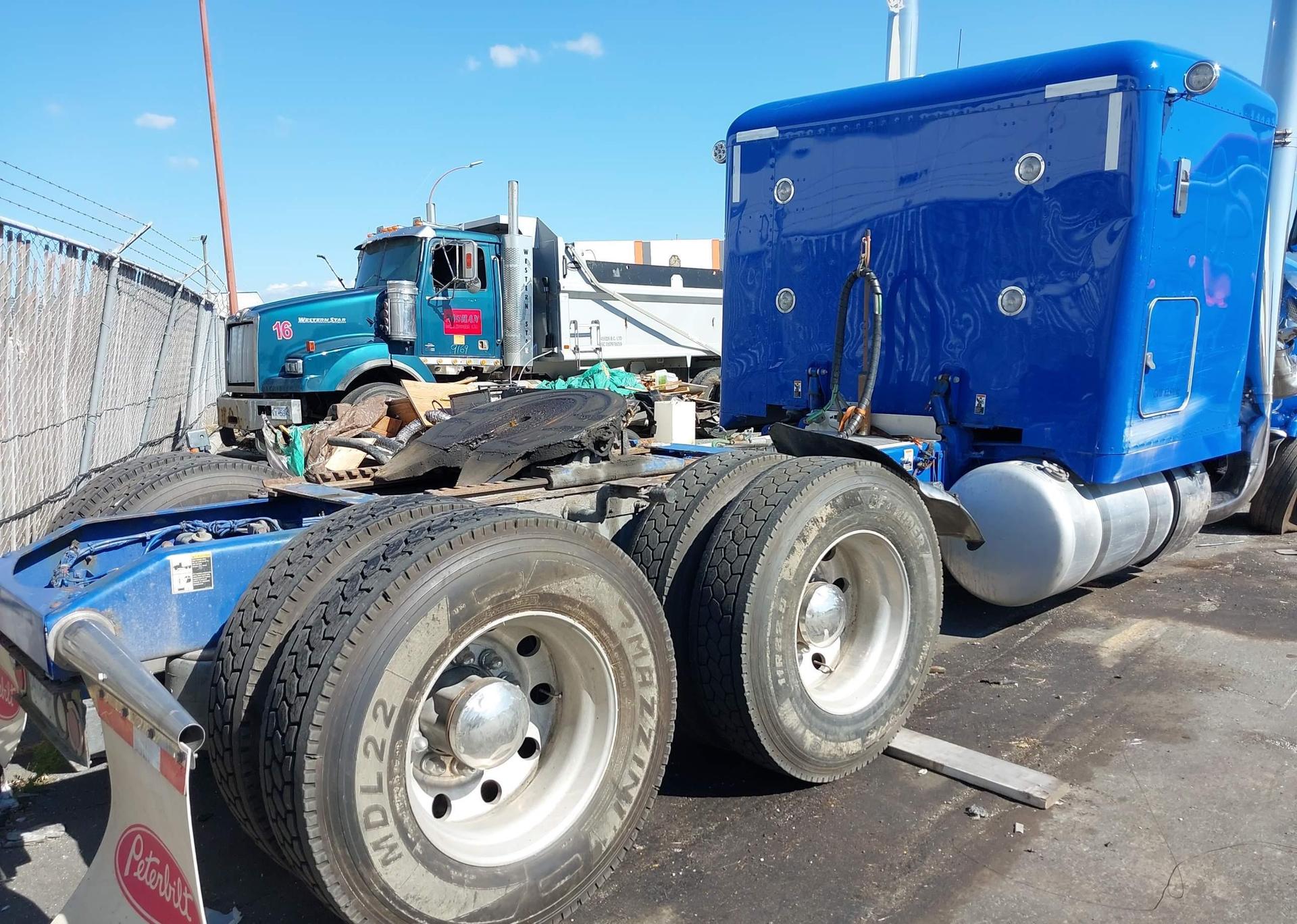 2022 PETERBILT 389