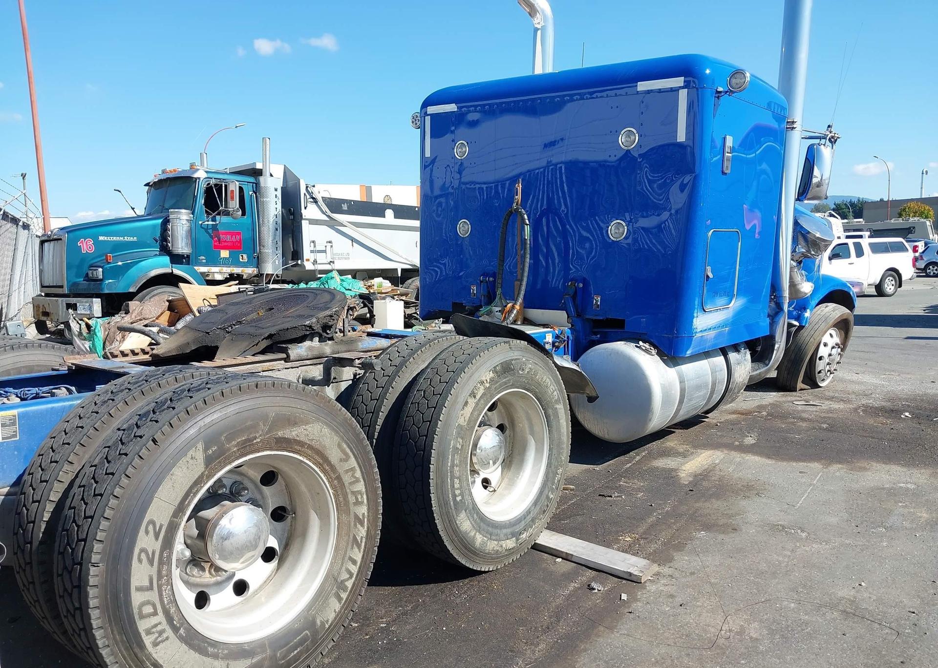 2022 PETERBILT 389