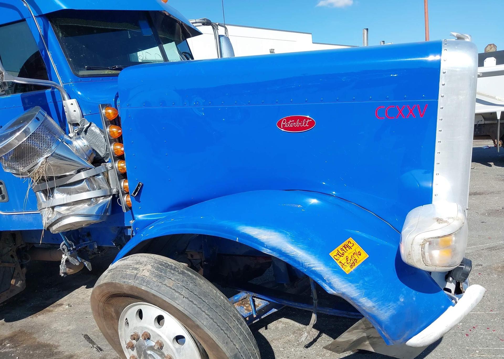 2022 PETERBILT 389