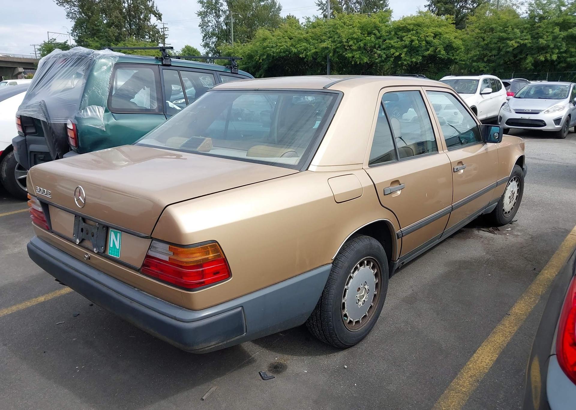 1988 MERCEDES-BENZ 300 E