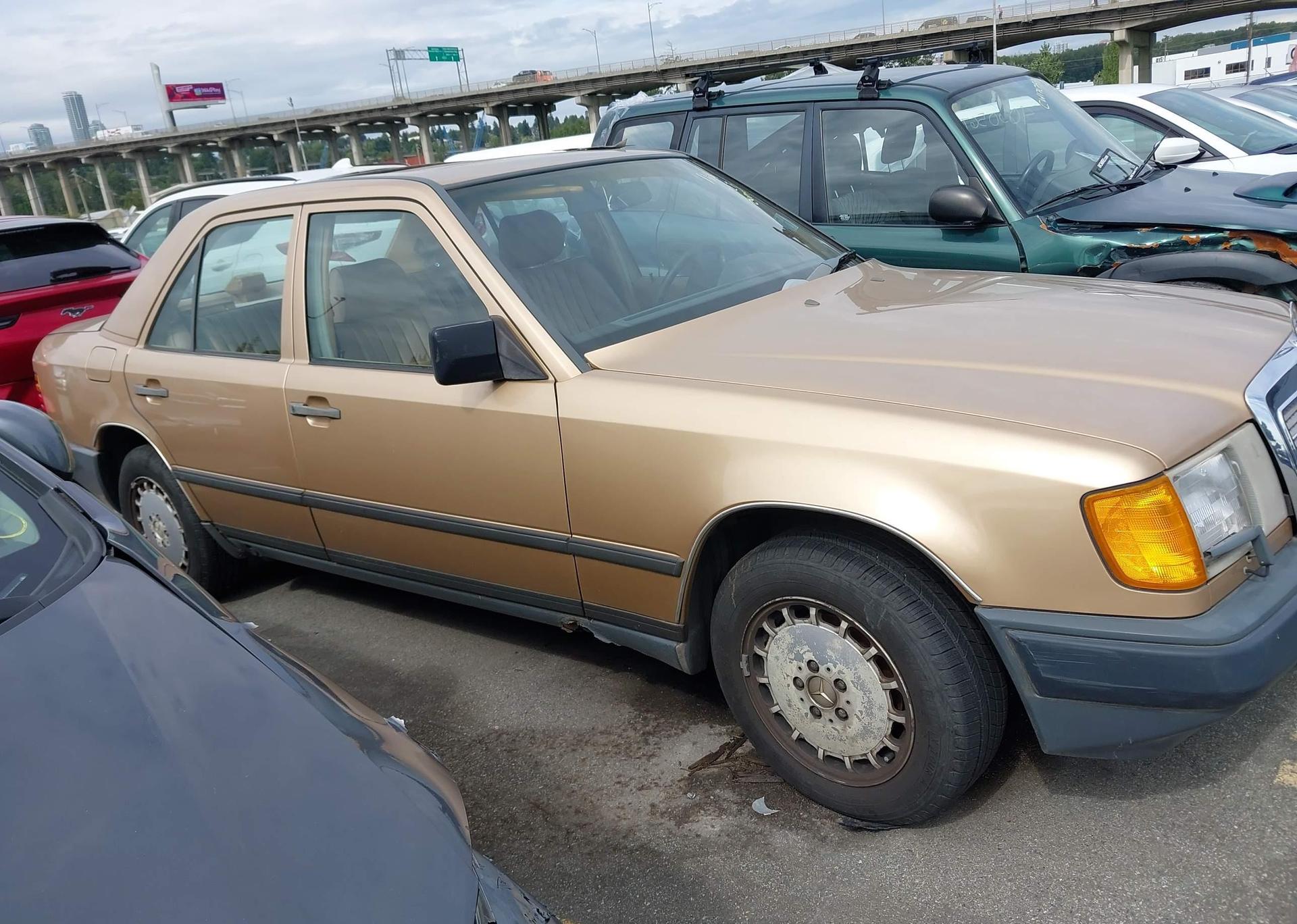 1988 MERCEDES-BENZ 300 E