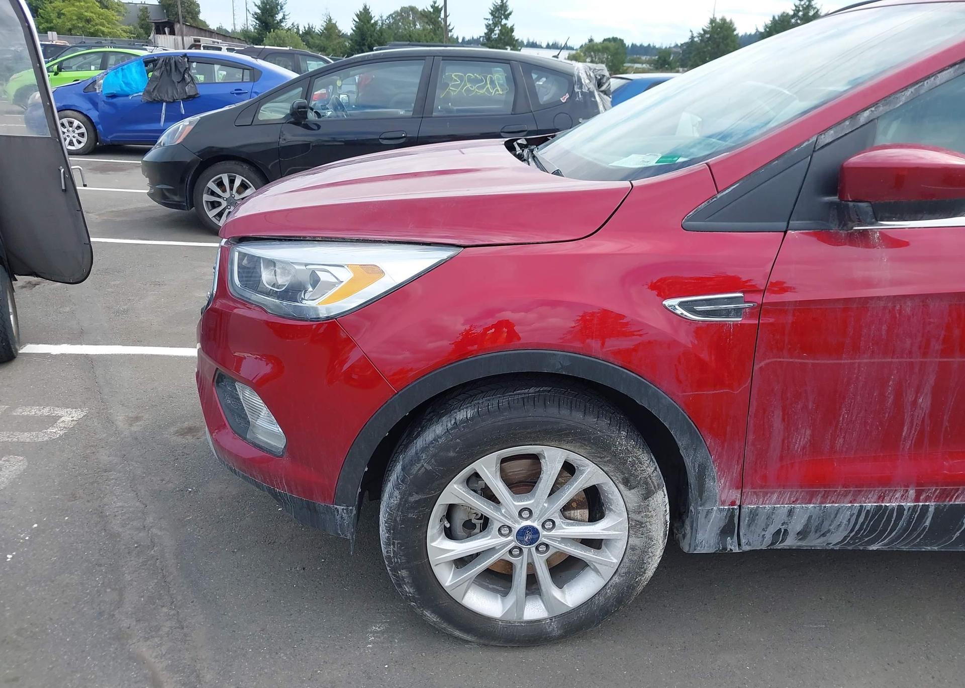 2017 FORD ESCAPE SE