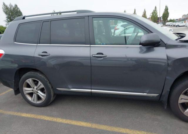 2011 TOYOTA HIGHLANDER SE