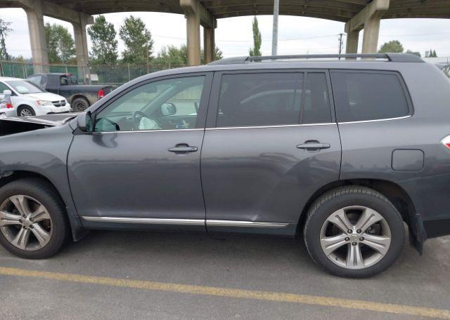 2011 TOYOTA HIGHLANDER SE