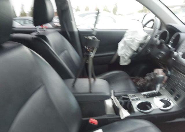 2011 TOYOTA HIGHLANDER SE