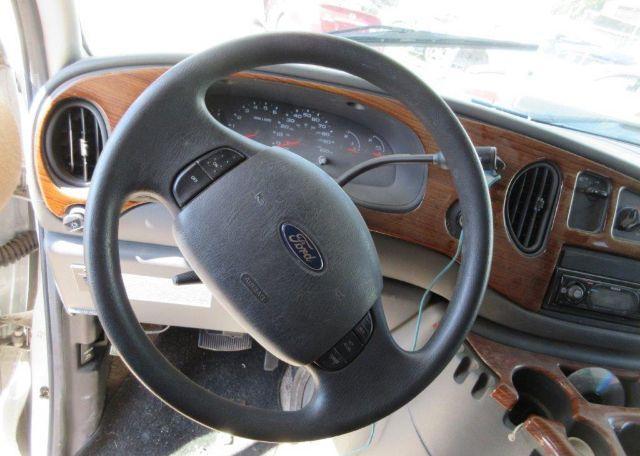 2004 FORD E450 SD MOTOR HOME