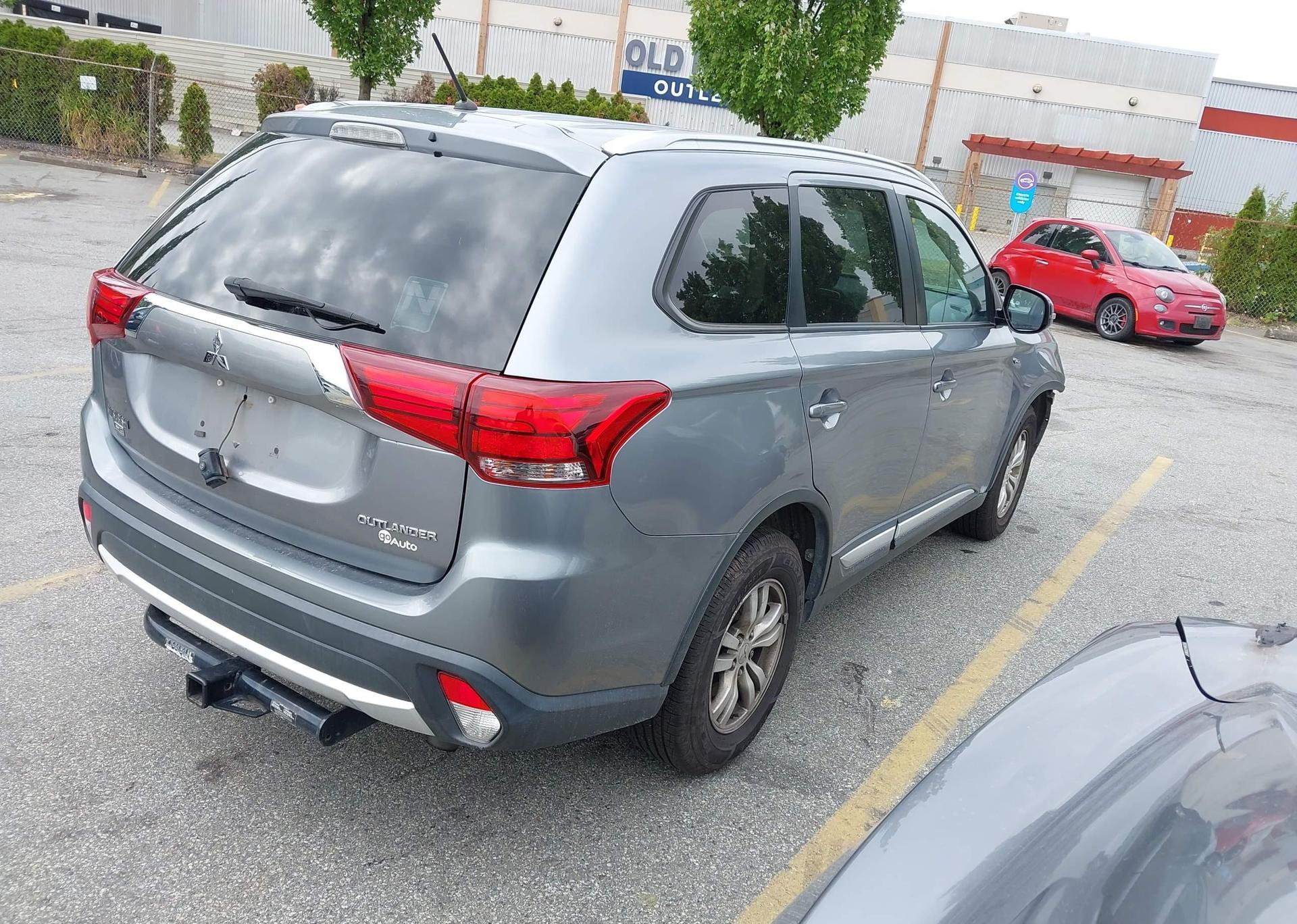 2016 MITSUBISHI OUTLANDER SE