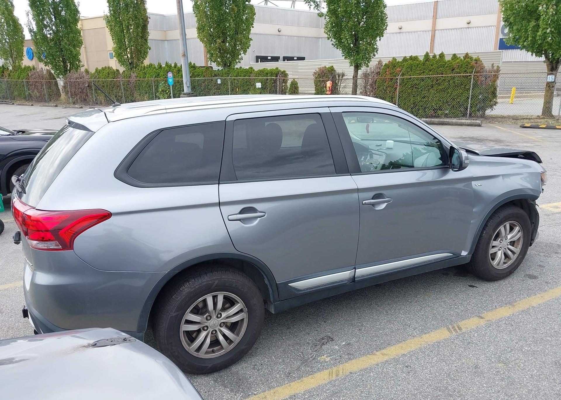 2016 MITSUBISHI OUTLANDER SE