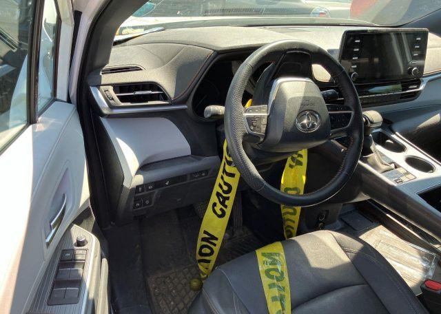 2024 TOYOTA SIENNA LE
