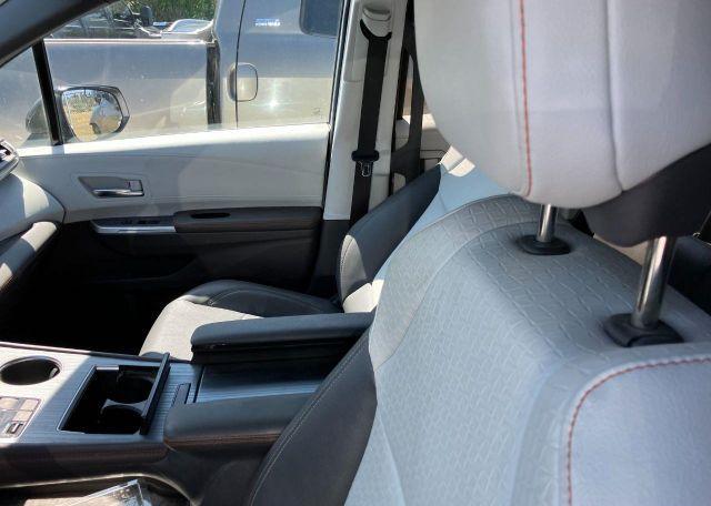 2024 TOYOTA SIENNA LE