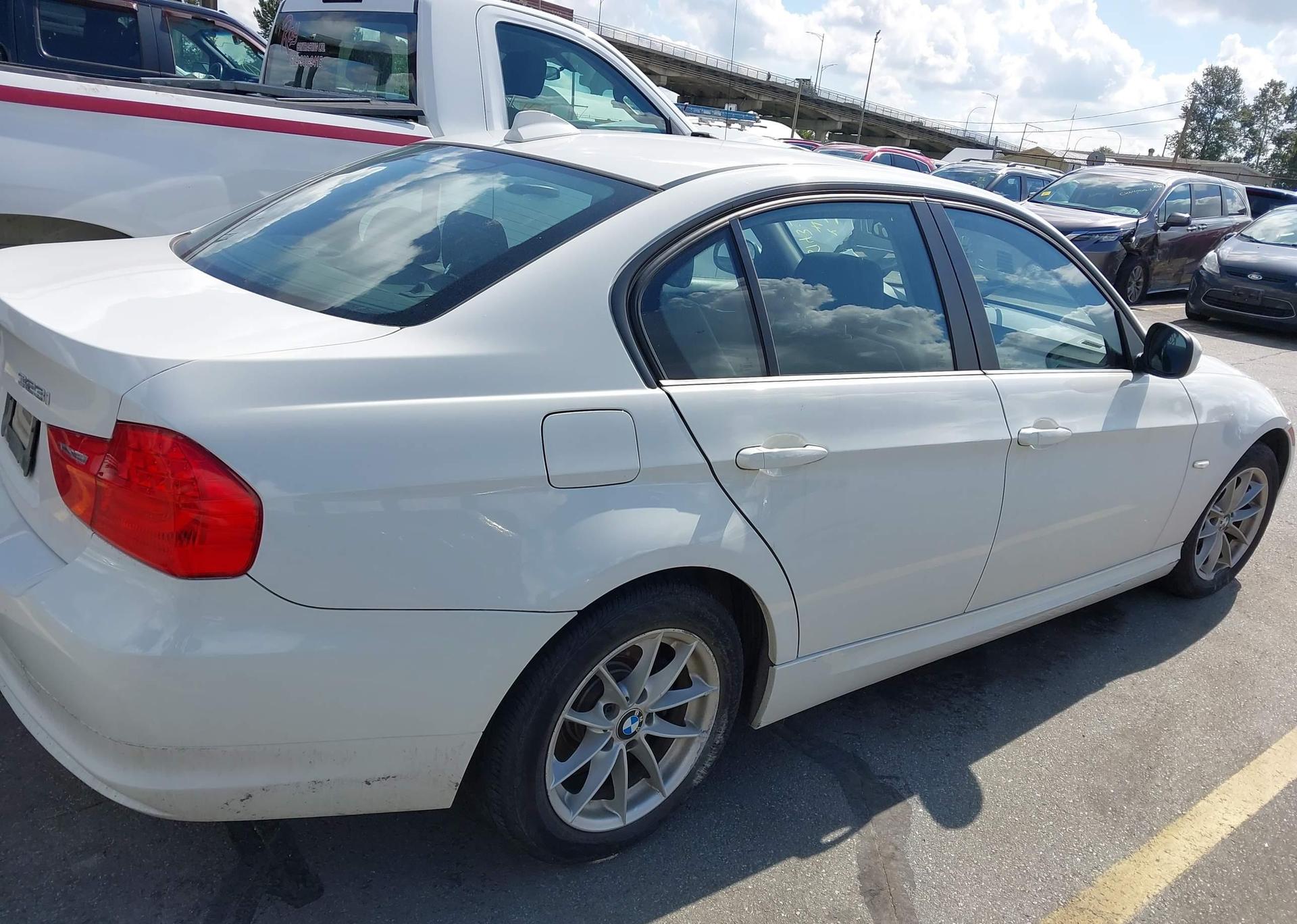 2011 BMW 323 I